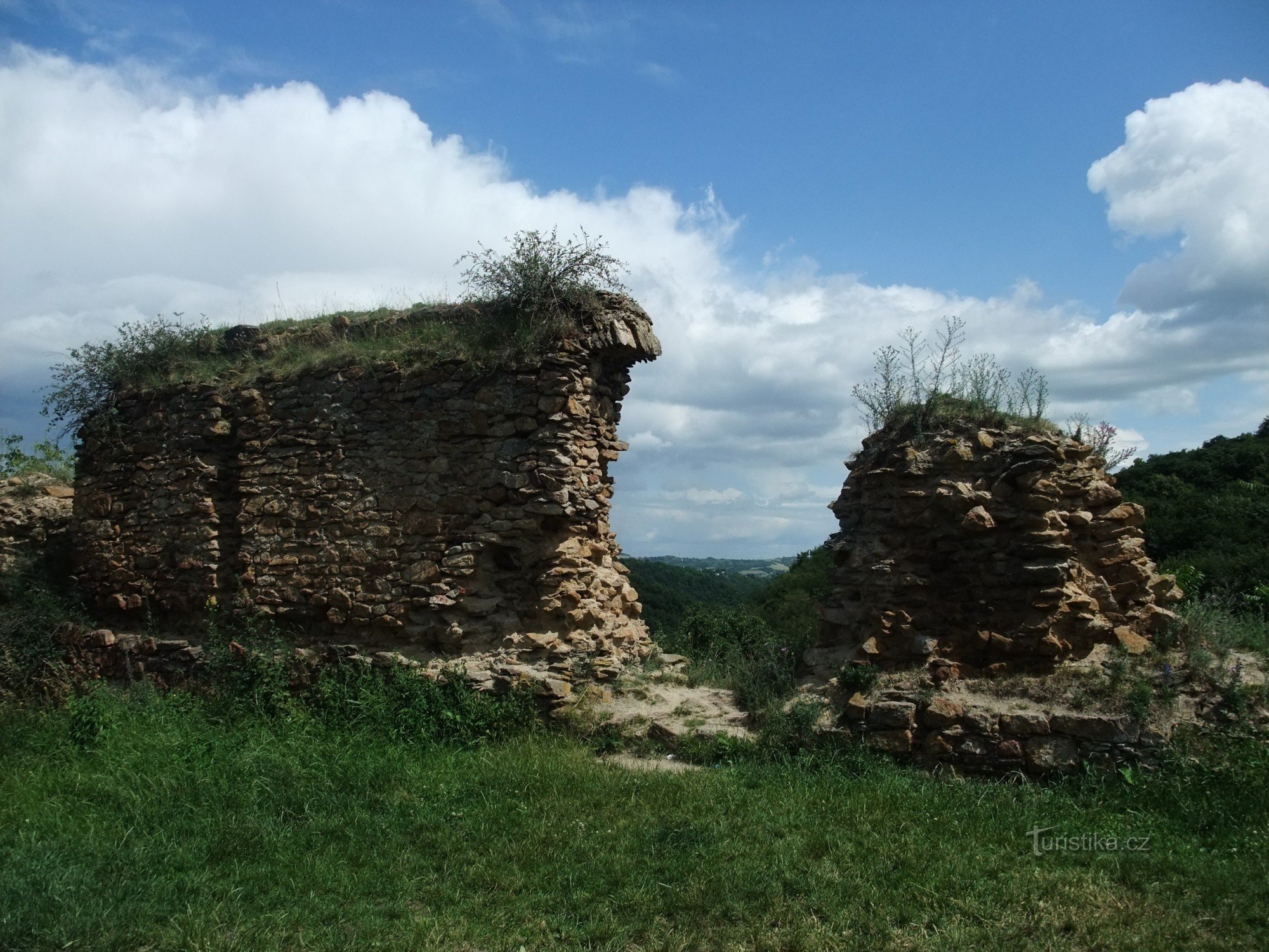 Ruinen der Burg Opárno