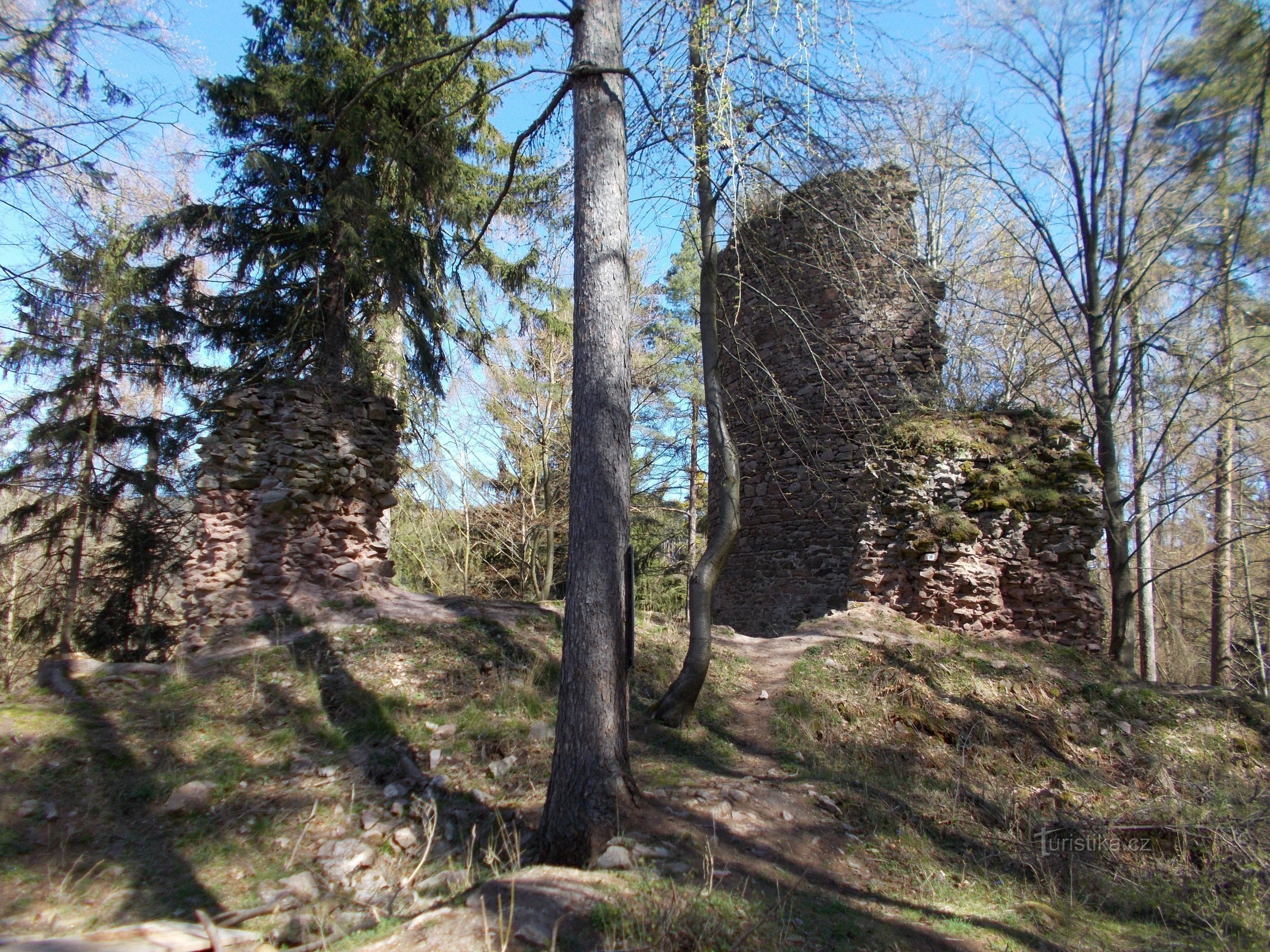 Die Ruinen der Burg Perštejn