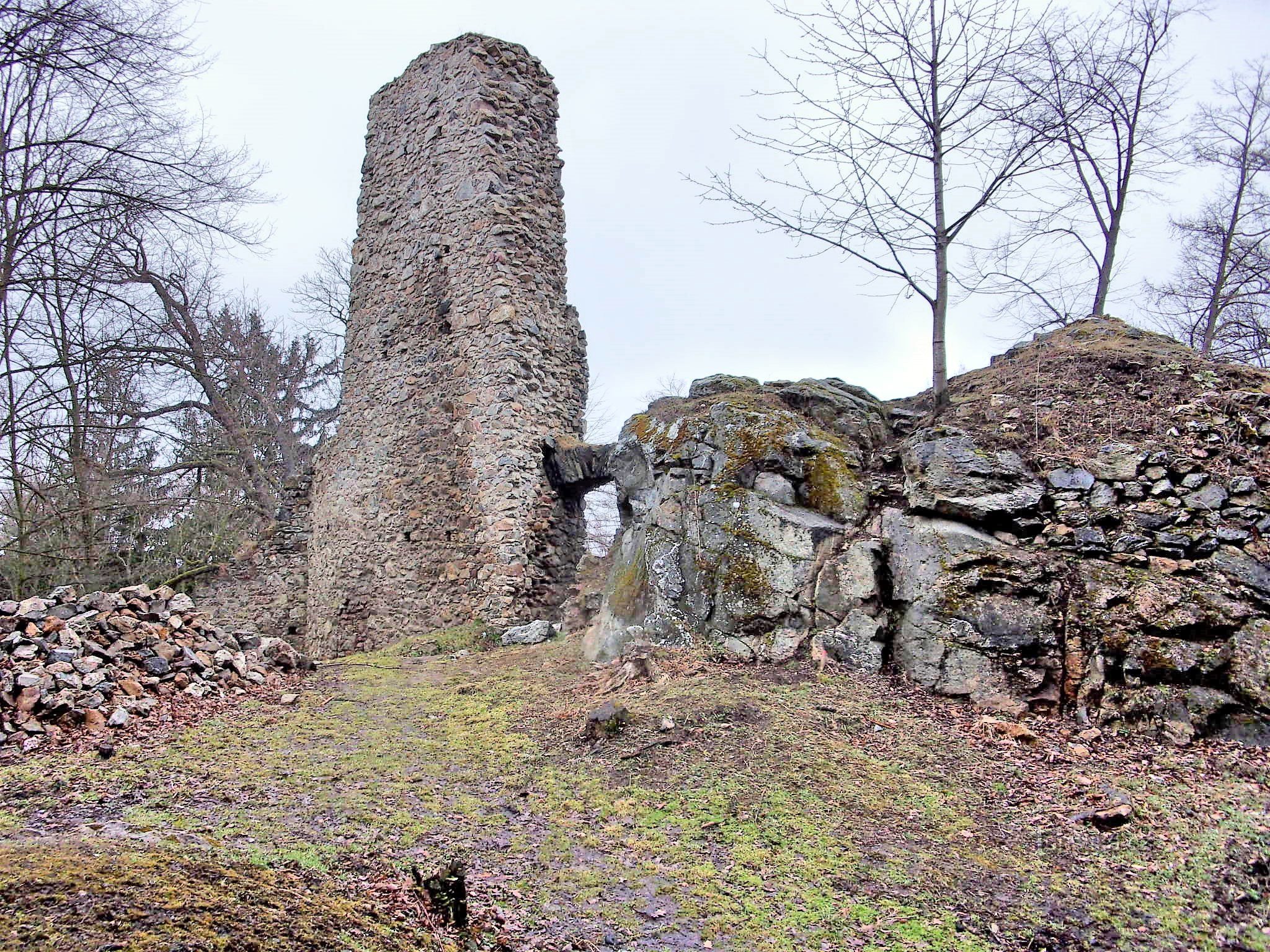 ruinele castelului Rabštejnek