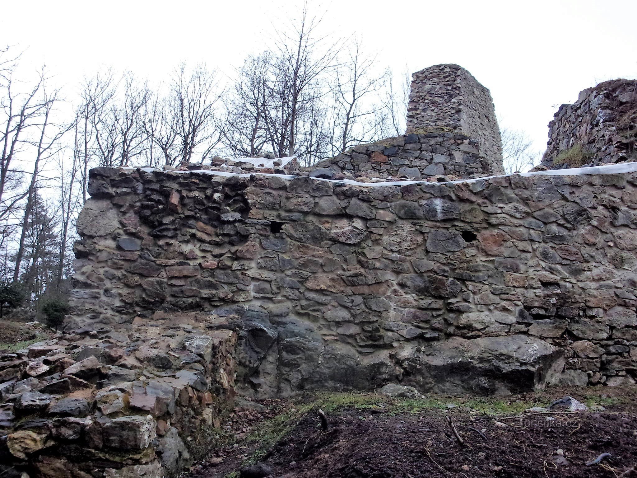 le rovine del castello di Rabštejnek