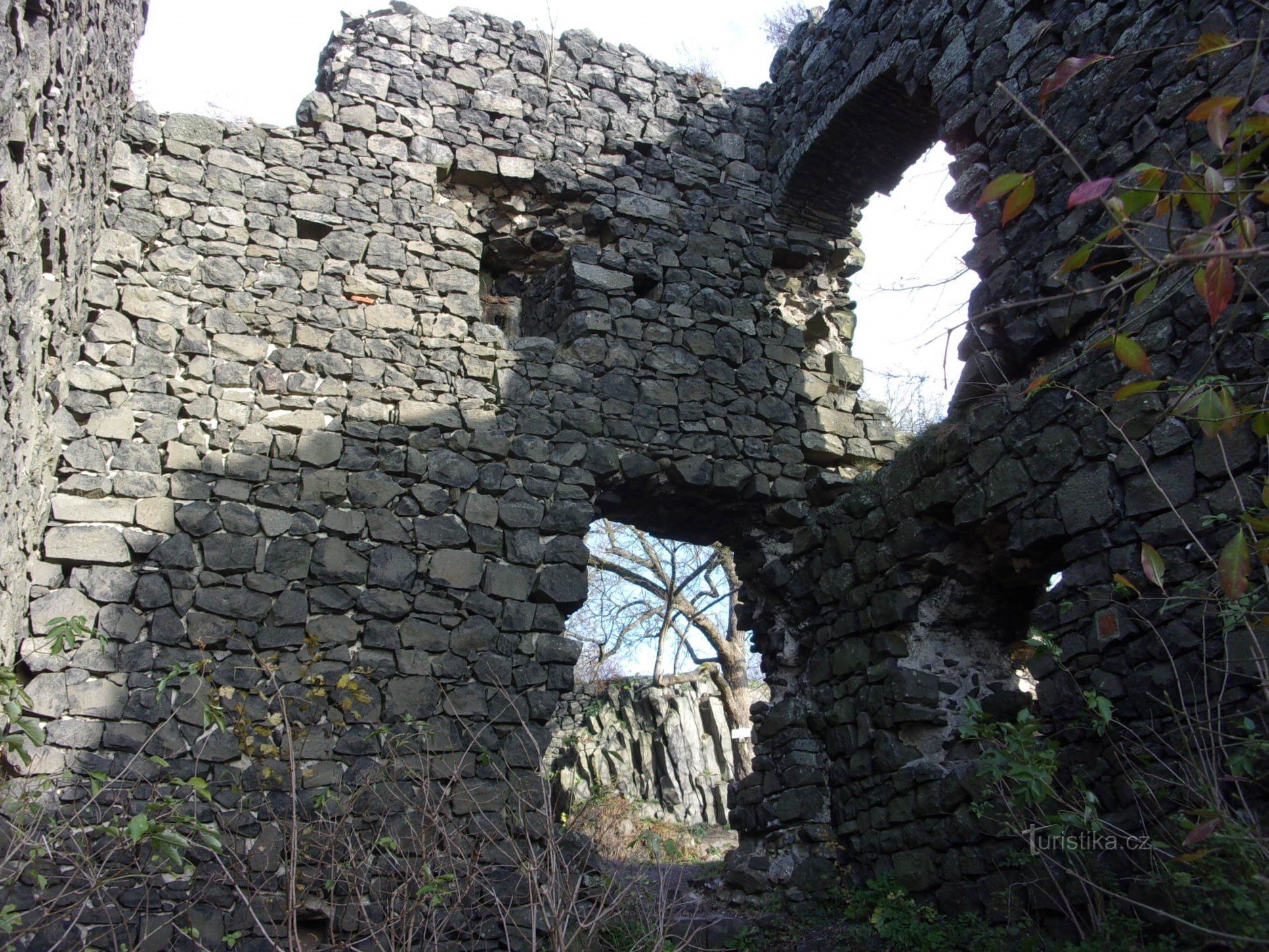 as ruínas do Castelo de Ronov