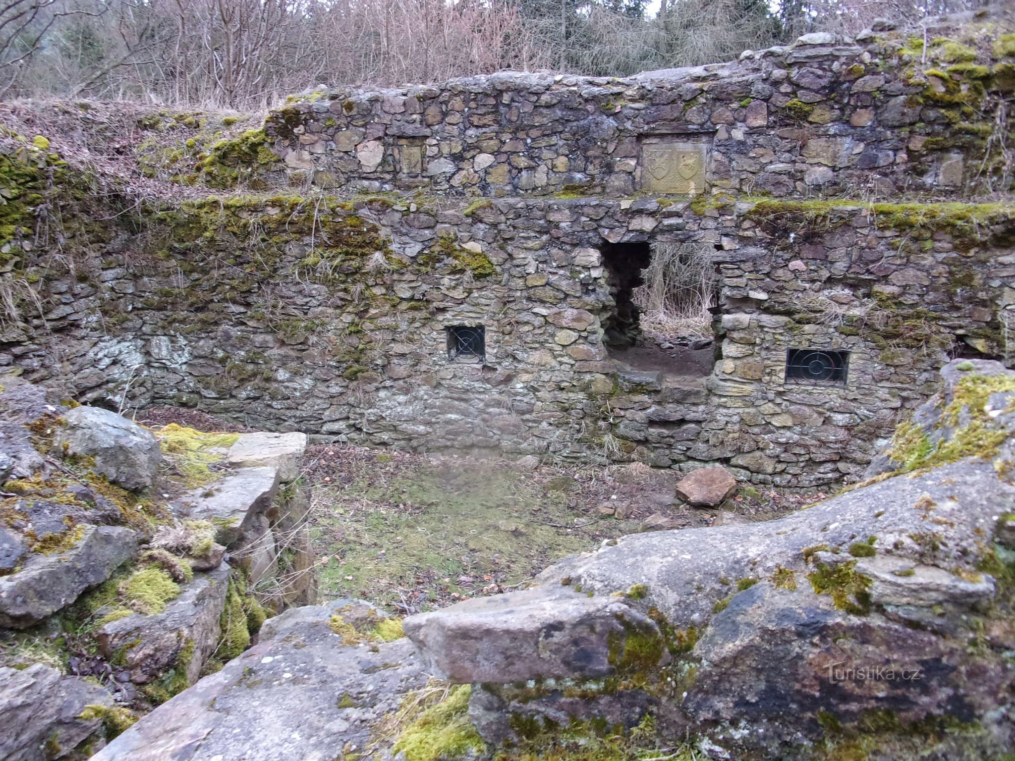 the ruins of the Ronovec castle