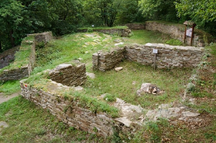 Ruines du château de Sion