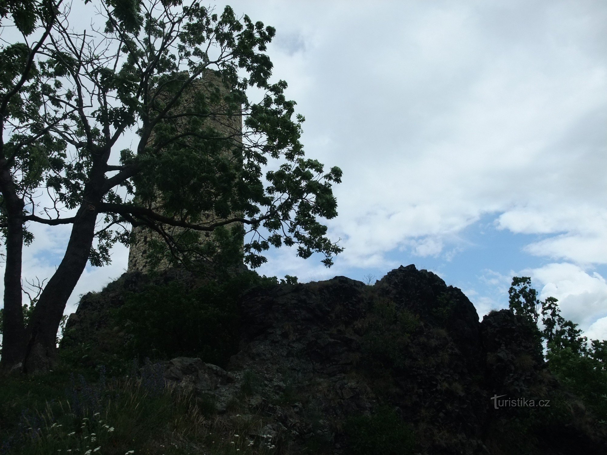 De ruïnes van Skalka Castle