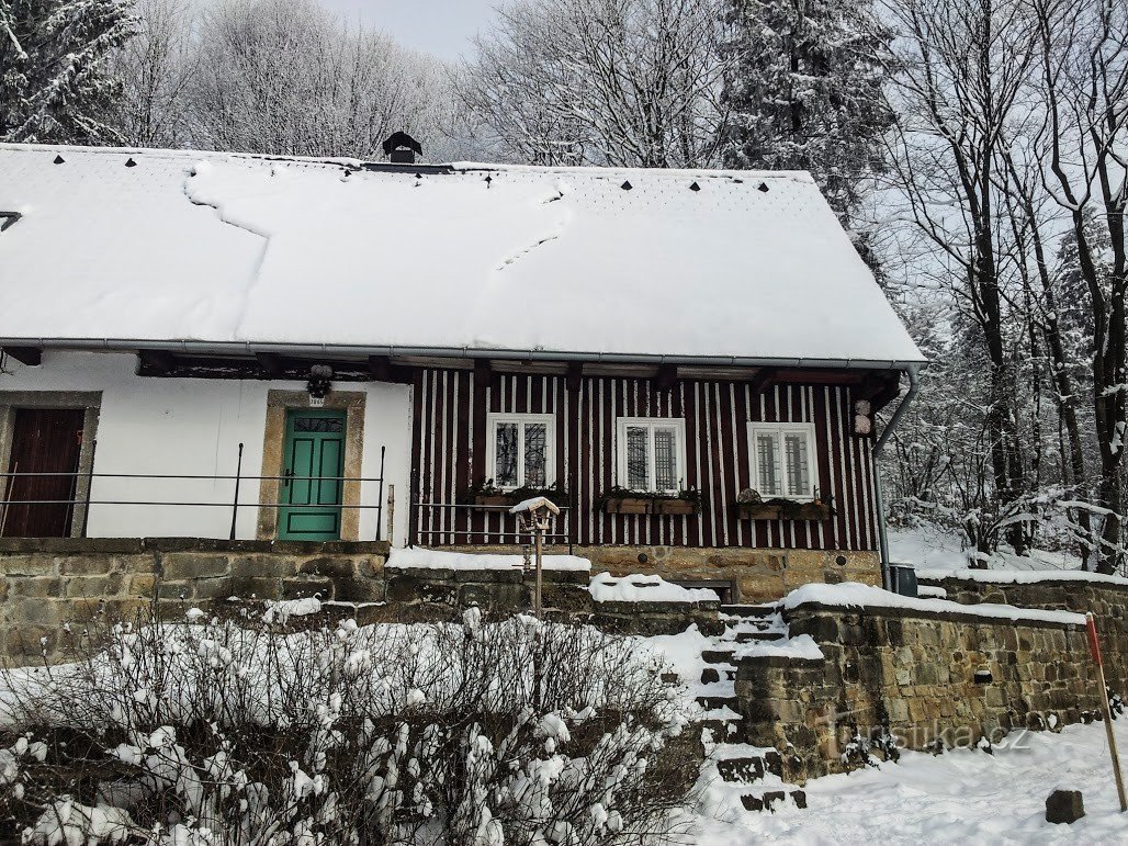 Ruinerna av Skálys slott - Jiráskovy skály