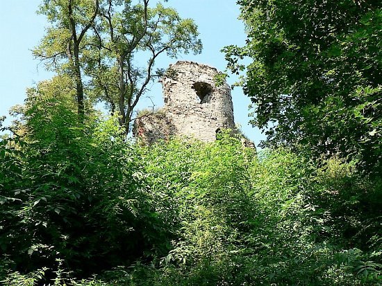 De ruïnes van het kasteel van Střela