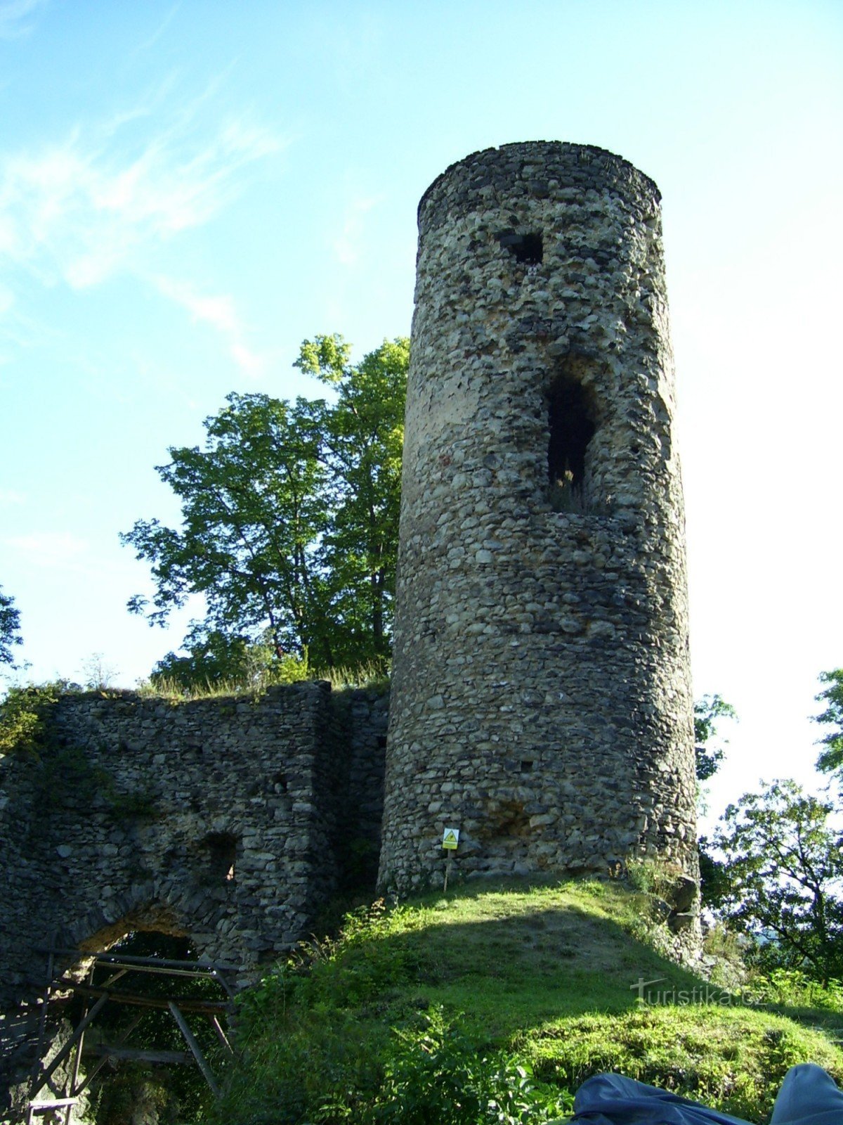 De ruïnes van het kasteel van Sukoslav - Kostomlaty pod Milešovka
