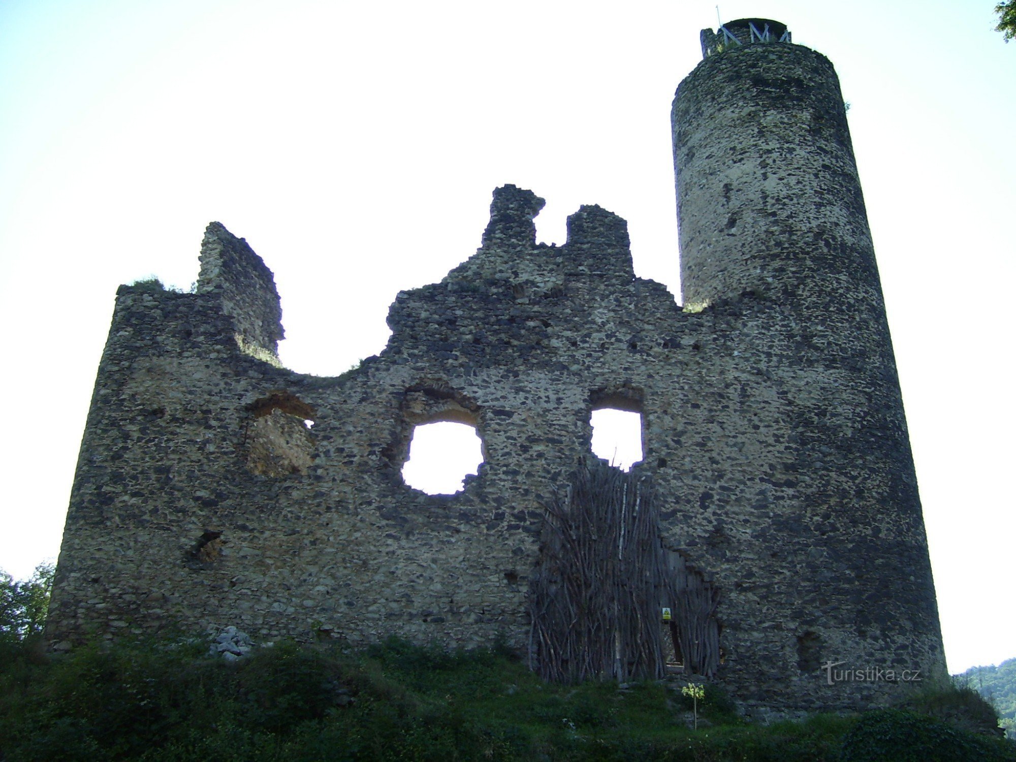 Ruinele Castelului Sukoslav - Kostomlaty pod Milešovka