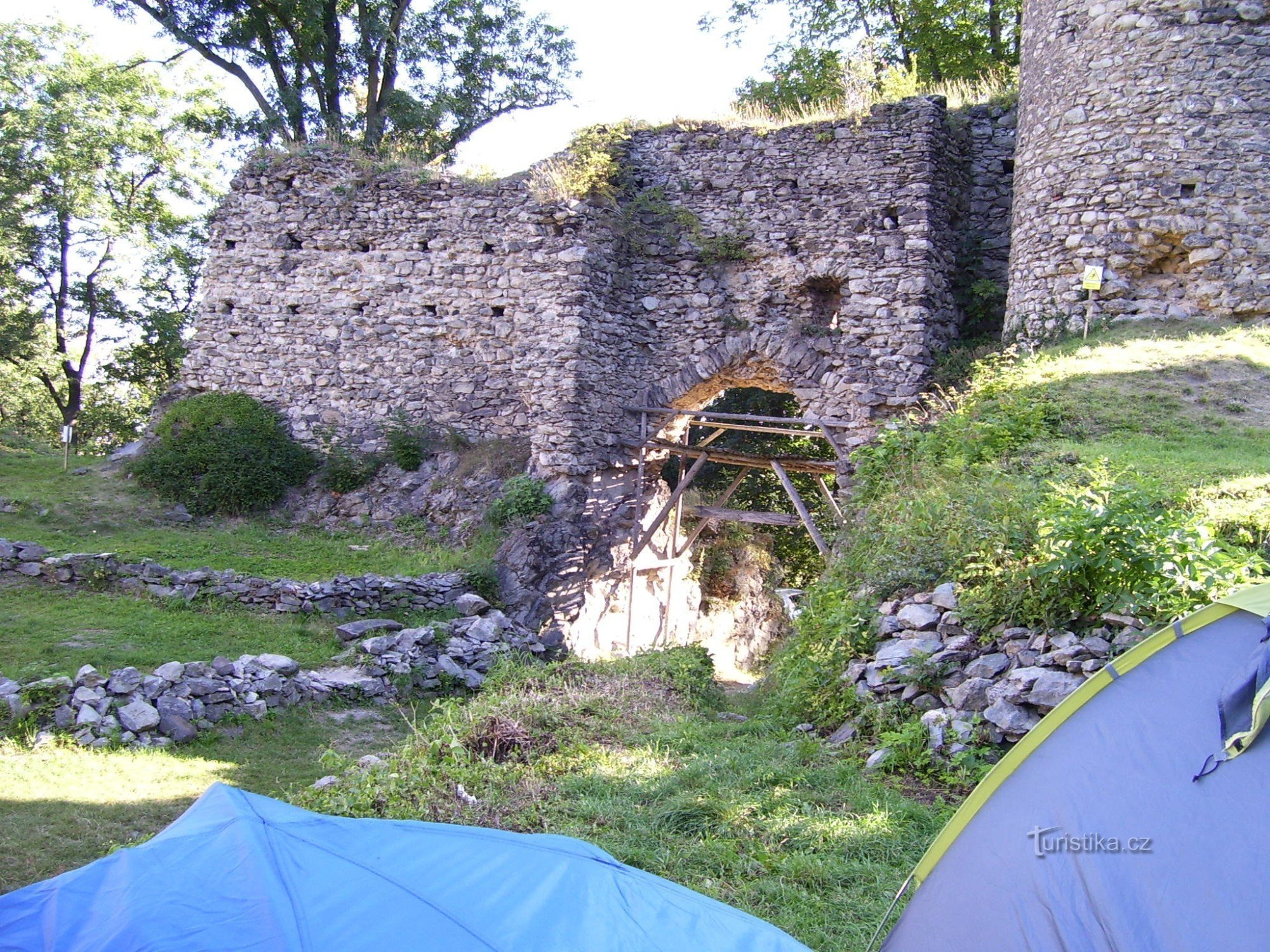 De ruïnes van het kasteel van Sukoslav - Kostomlaty pod Milešovka