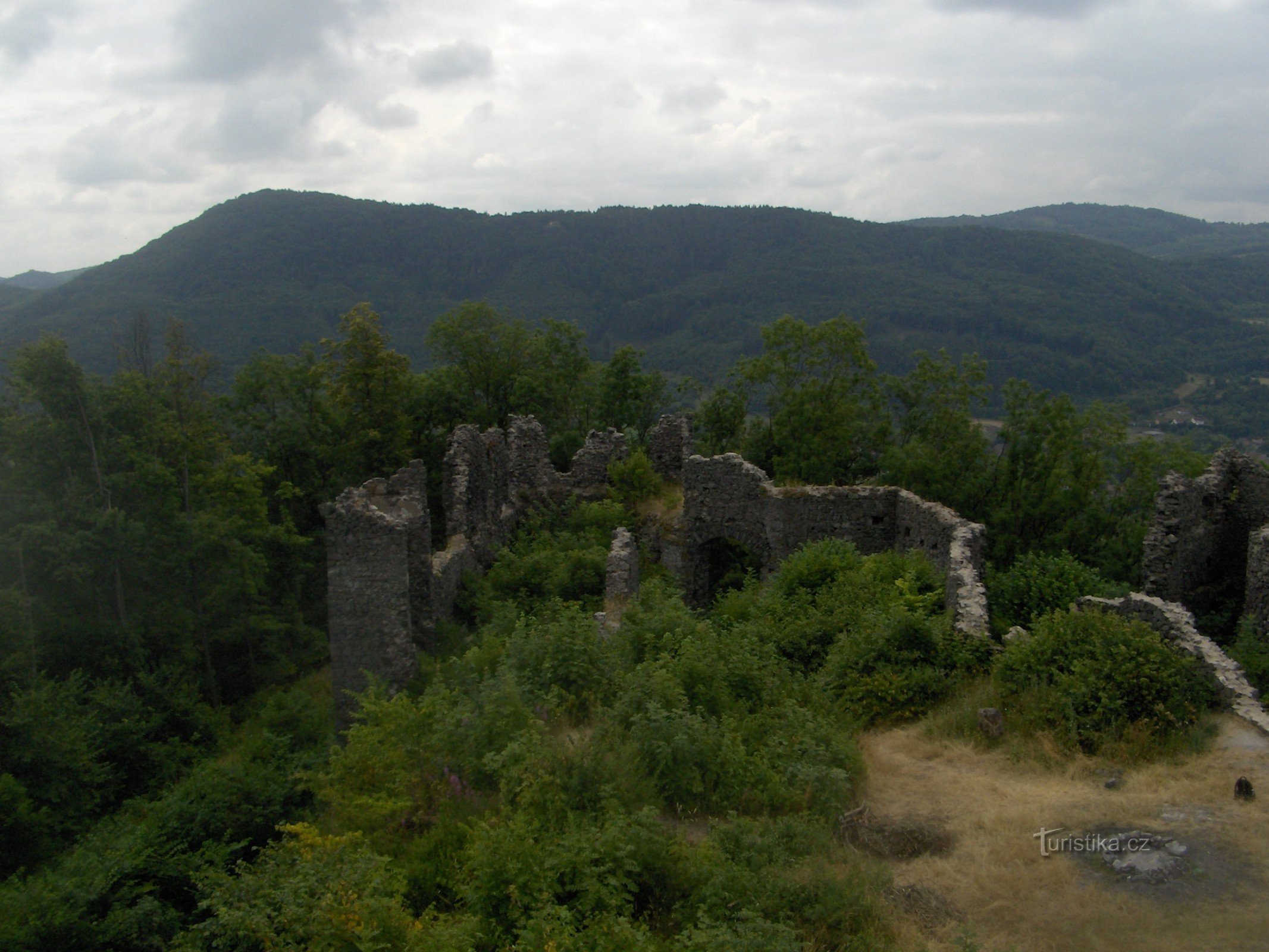 tàn tích của lâu đài Šumburk