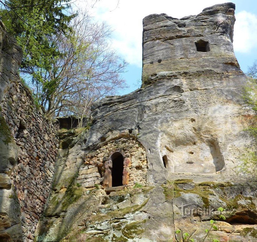 Ruinen der Burg Svojkov