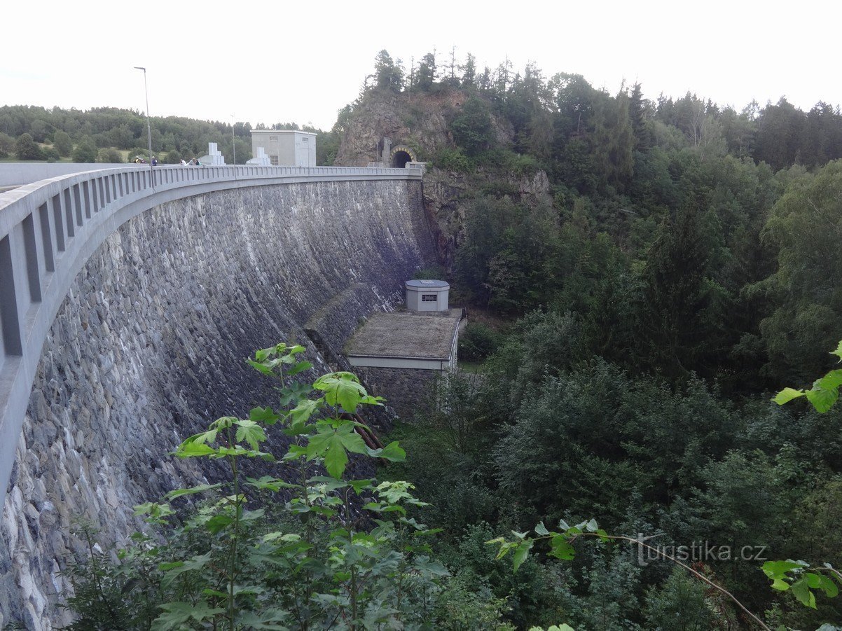 セチ貯水池近くのヴィルドシュテイン城の遺跡