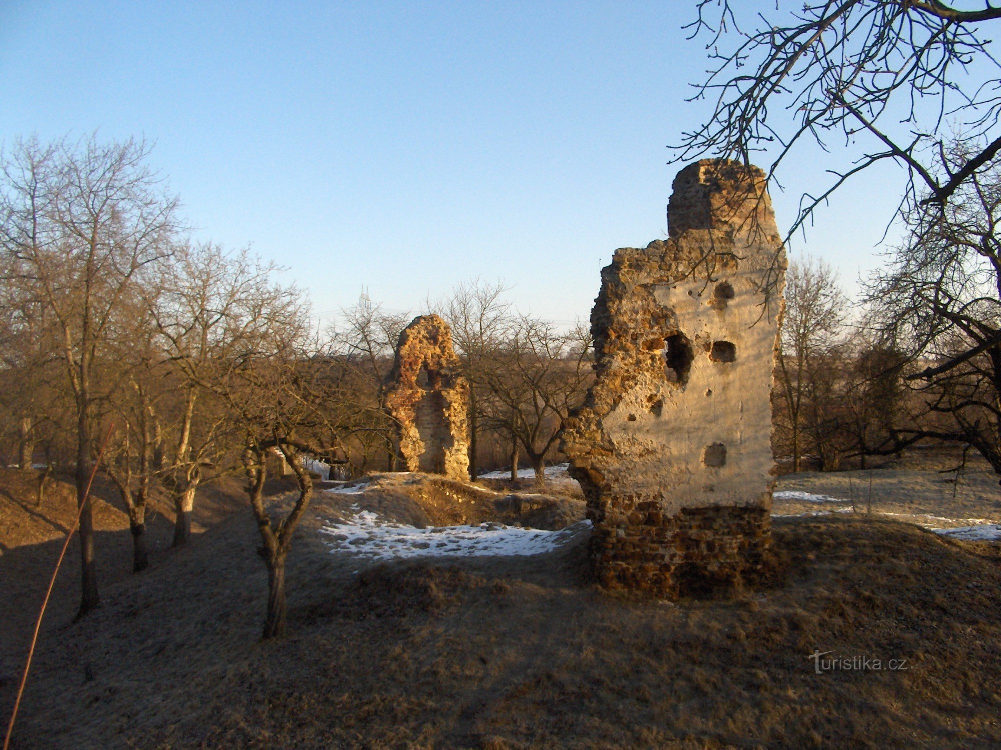 as ruínas do castelo de Žerotín