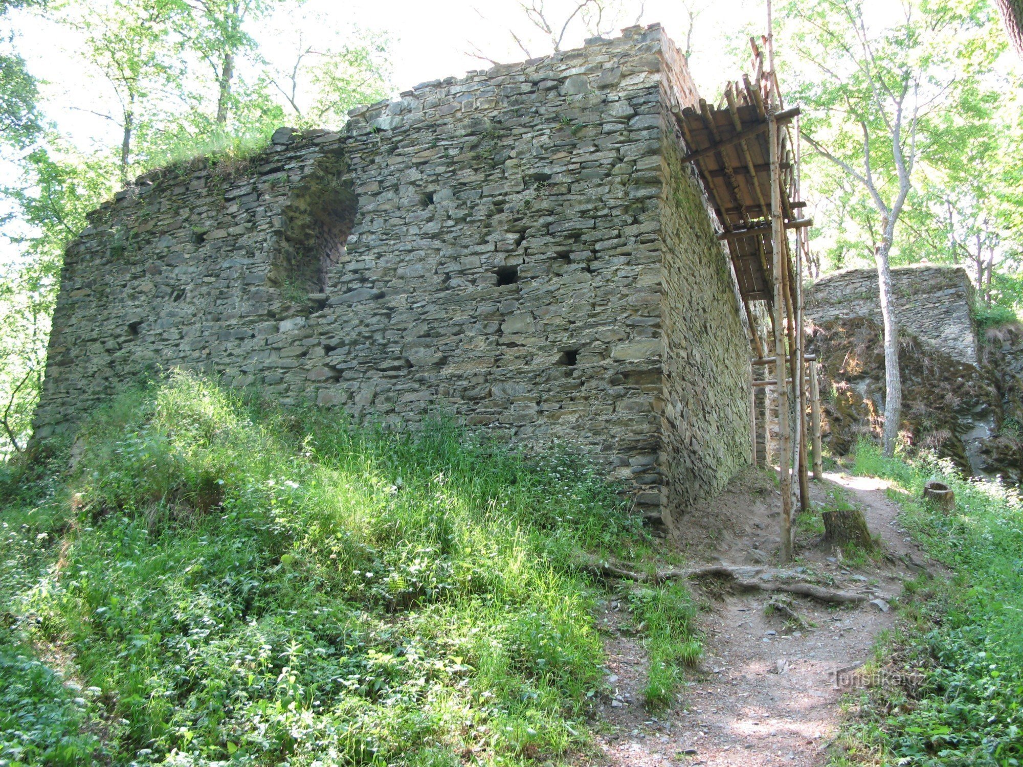 As ruínas de Jenčov