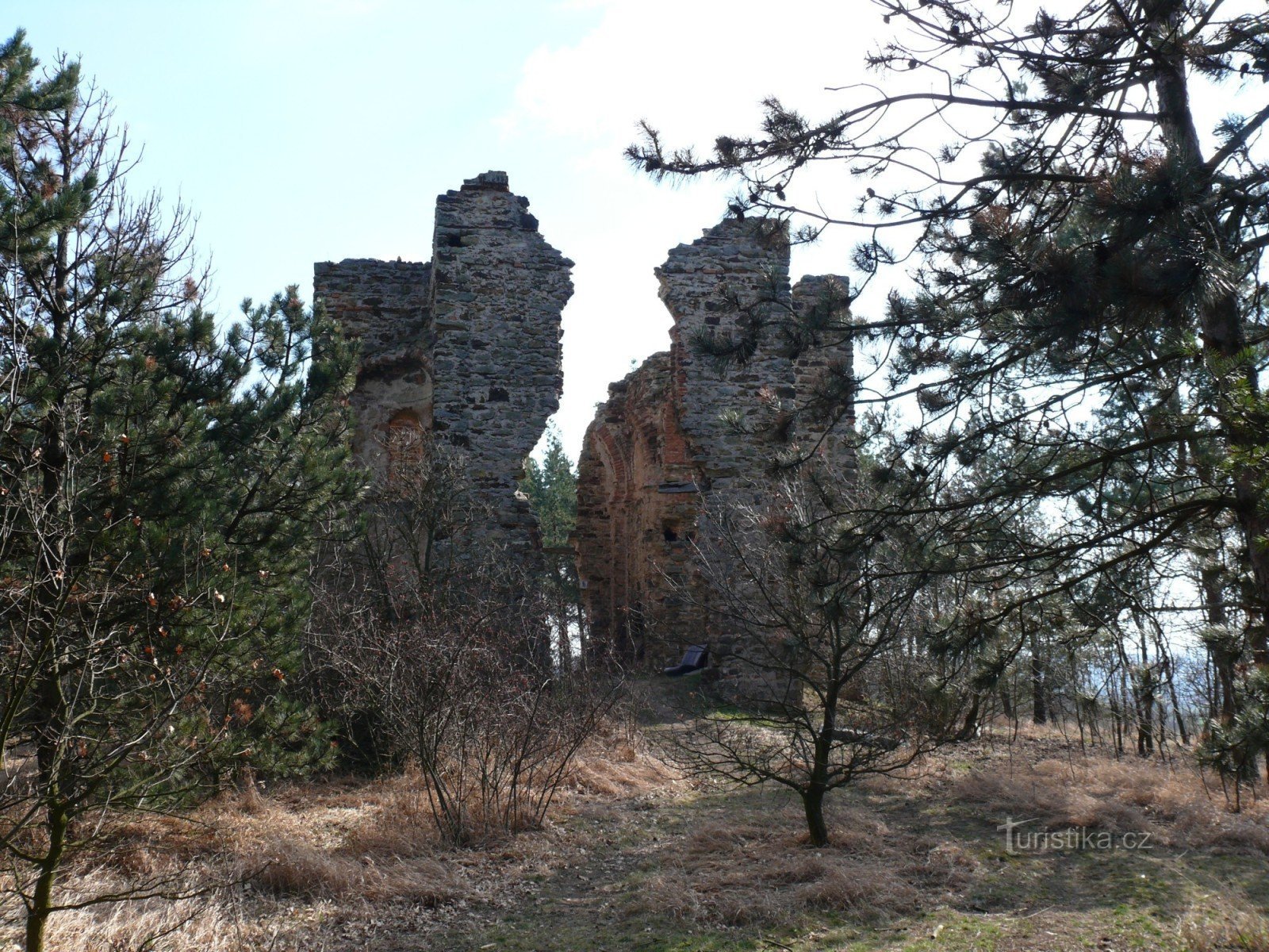 De ruïnes van de kapel van de Verheffing van St. crisis