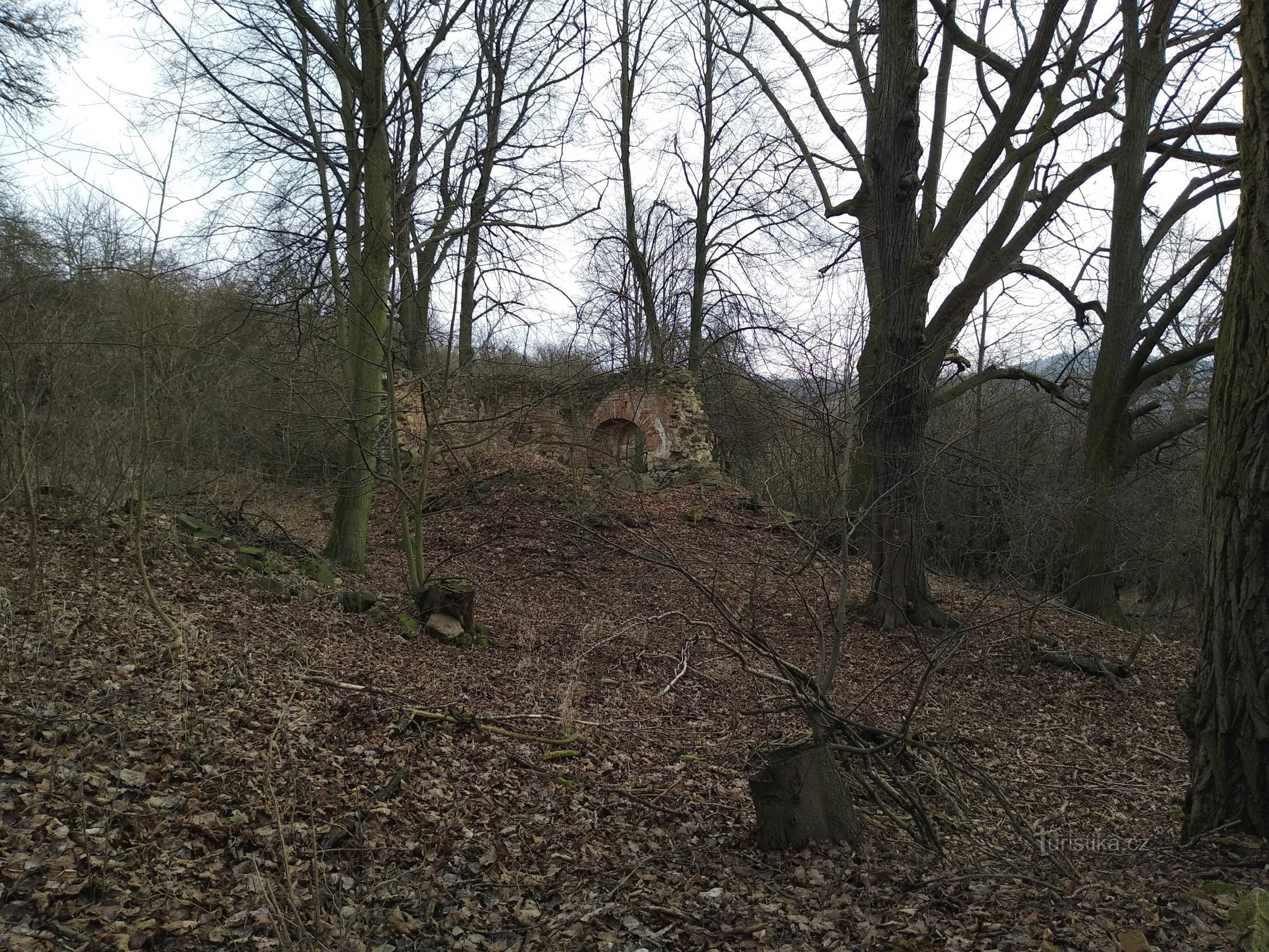 die Ruine der Kapelle St. Flammen