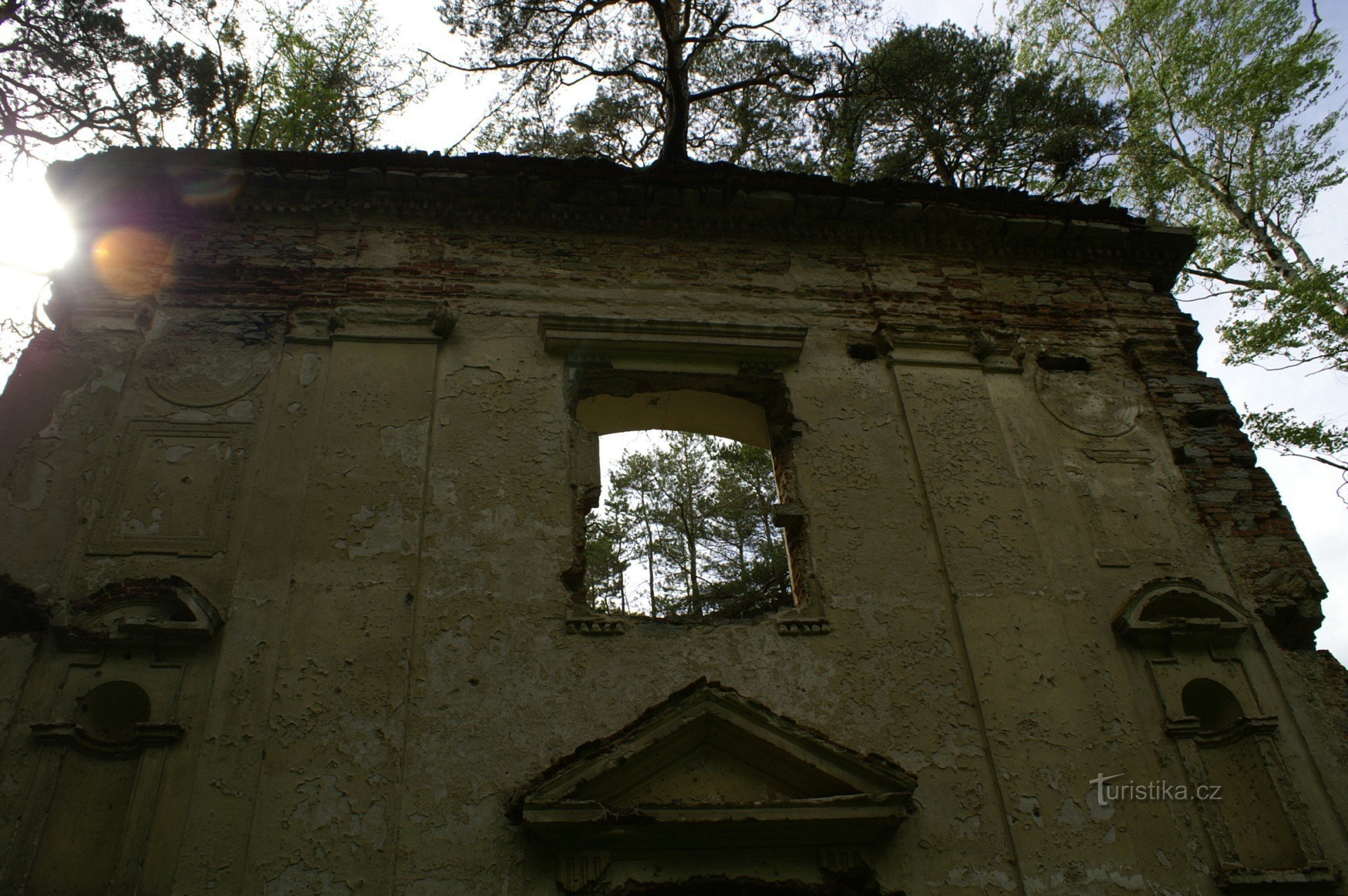 Les ruines de l'église St. Jeanne