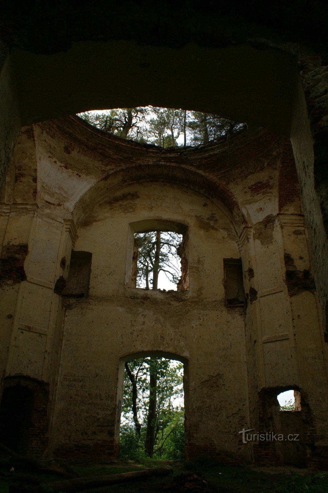 Les ruines de l'église St. Jeanne