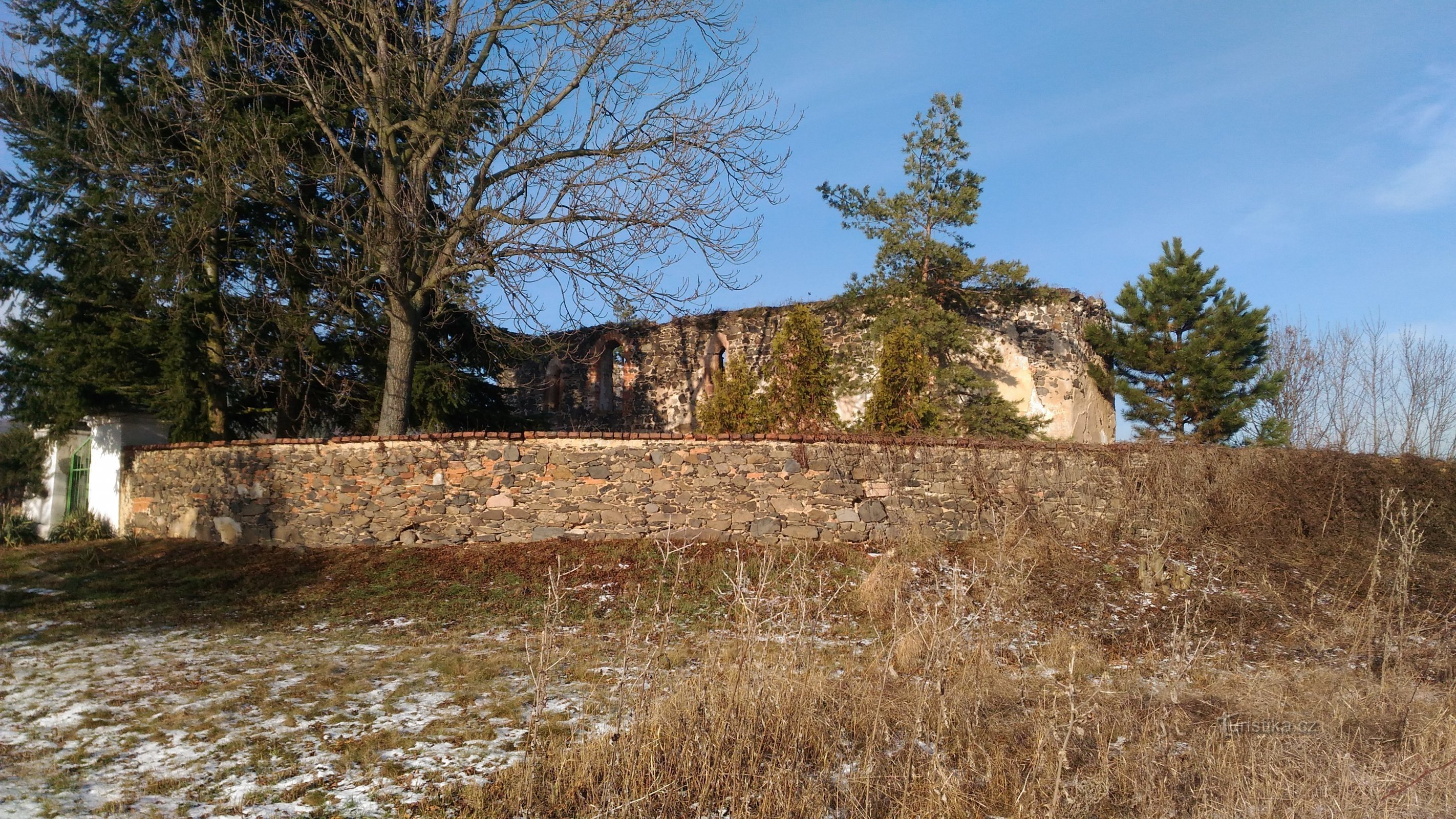 Zřícenina kostela sv. Štěpána.