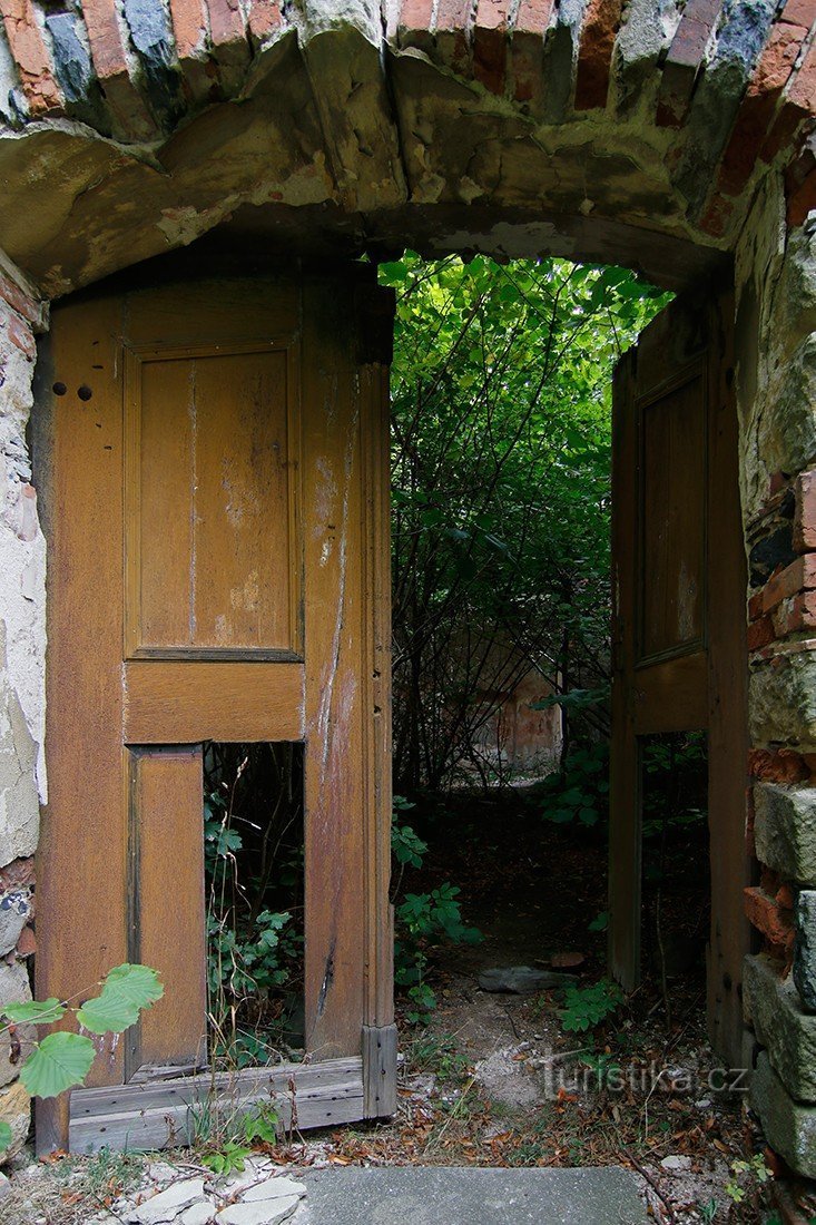 Las ruinas de la iglesia de St. Havel, Bílý Kostelec