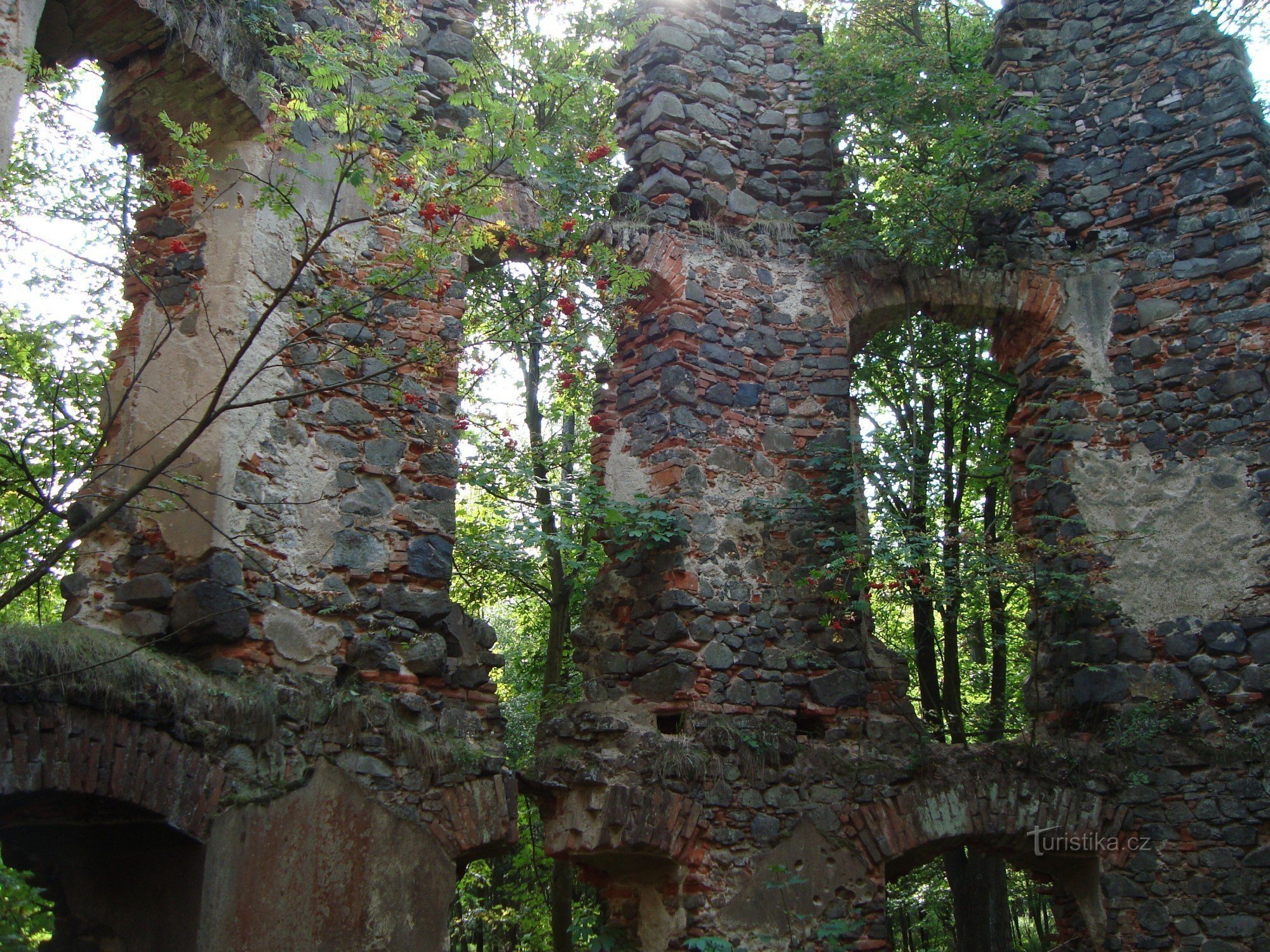 Les ruines d'un pavillon de chasse