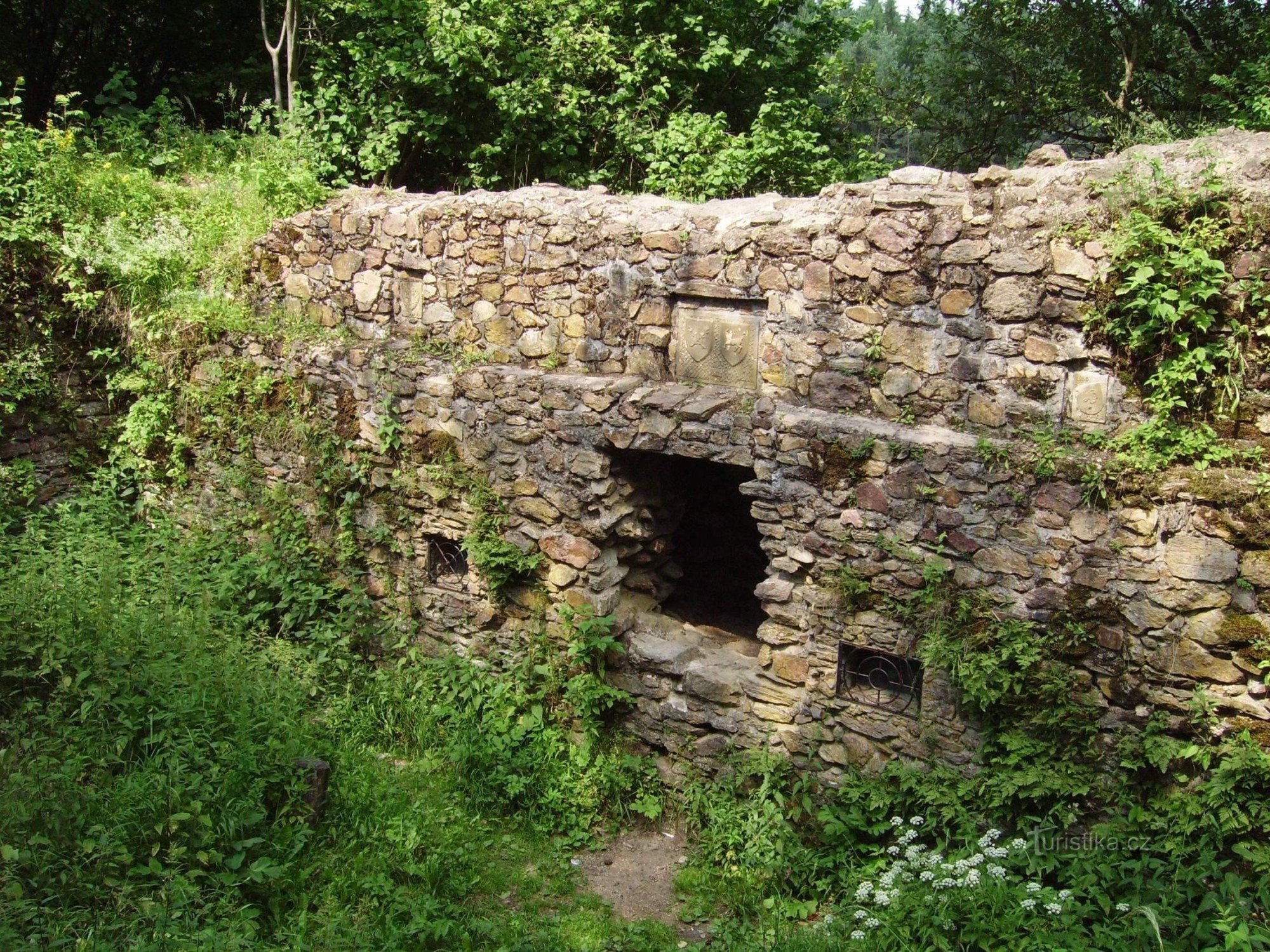de ruïnes van Ronovec