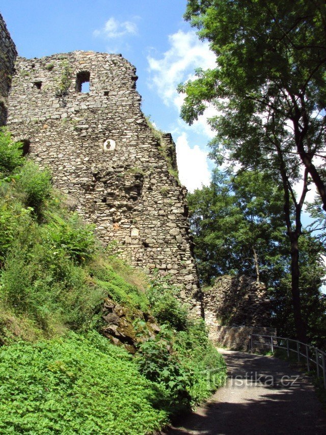 A középkori vár romjai Tolštejn - Tolštejn birtok