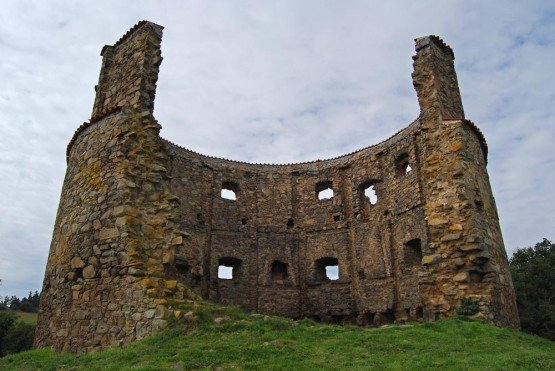 Die Ruine der Windmühle Příčová