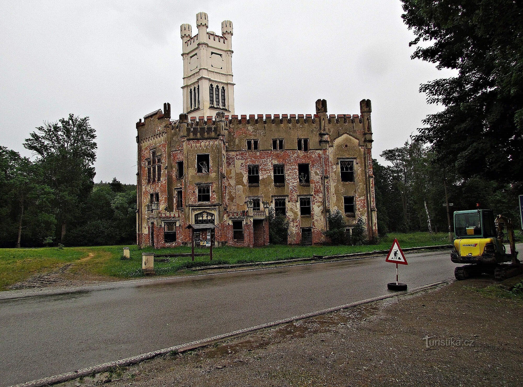 Ruínas do castelo em Český Rudolec