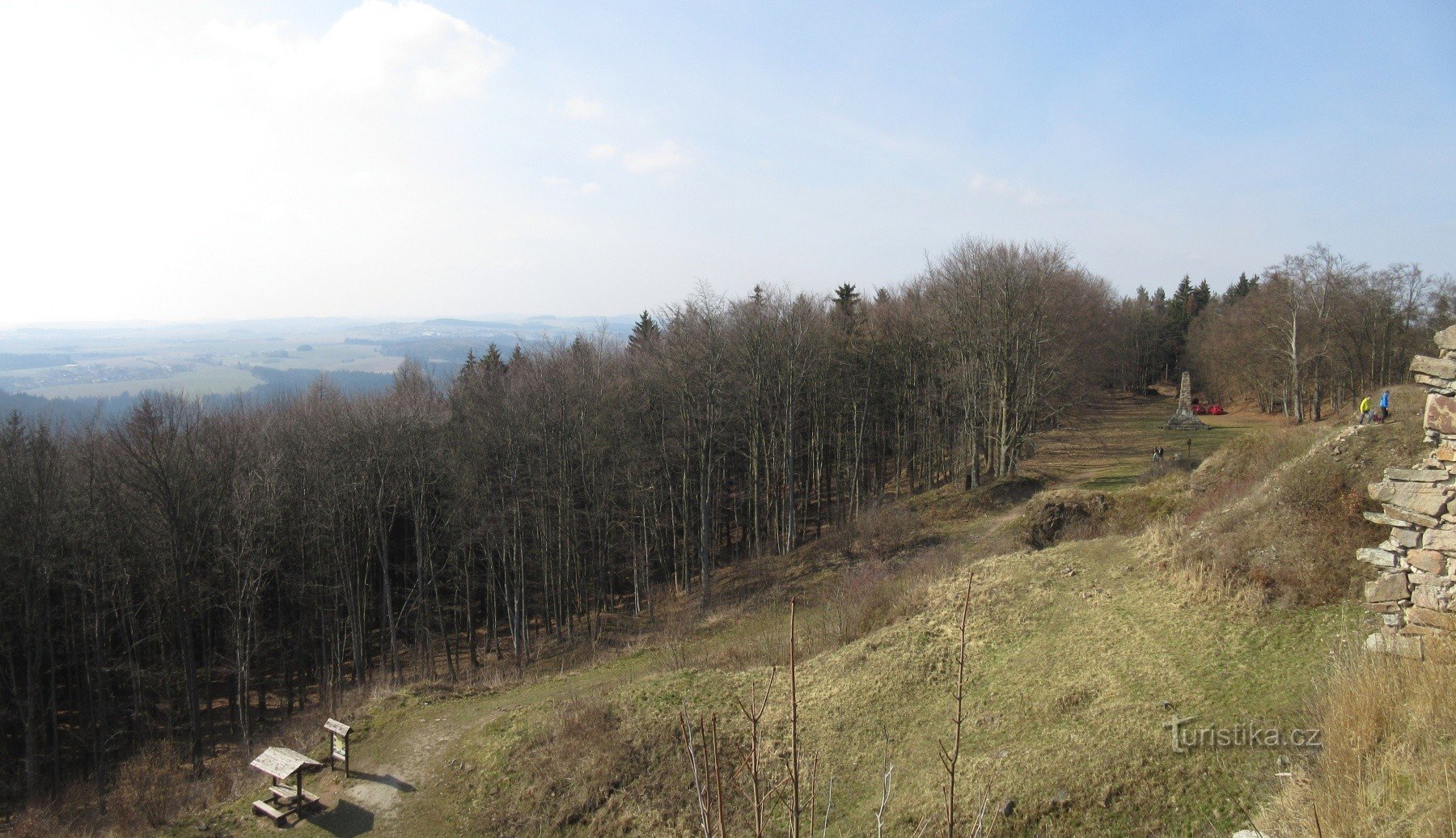 Ruševine Zubštejna - mjesto s pogledom u daljinu