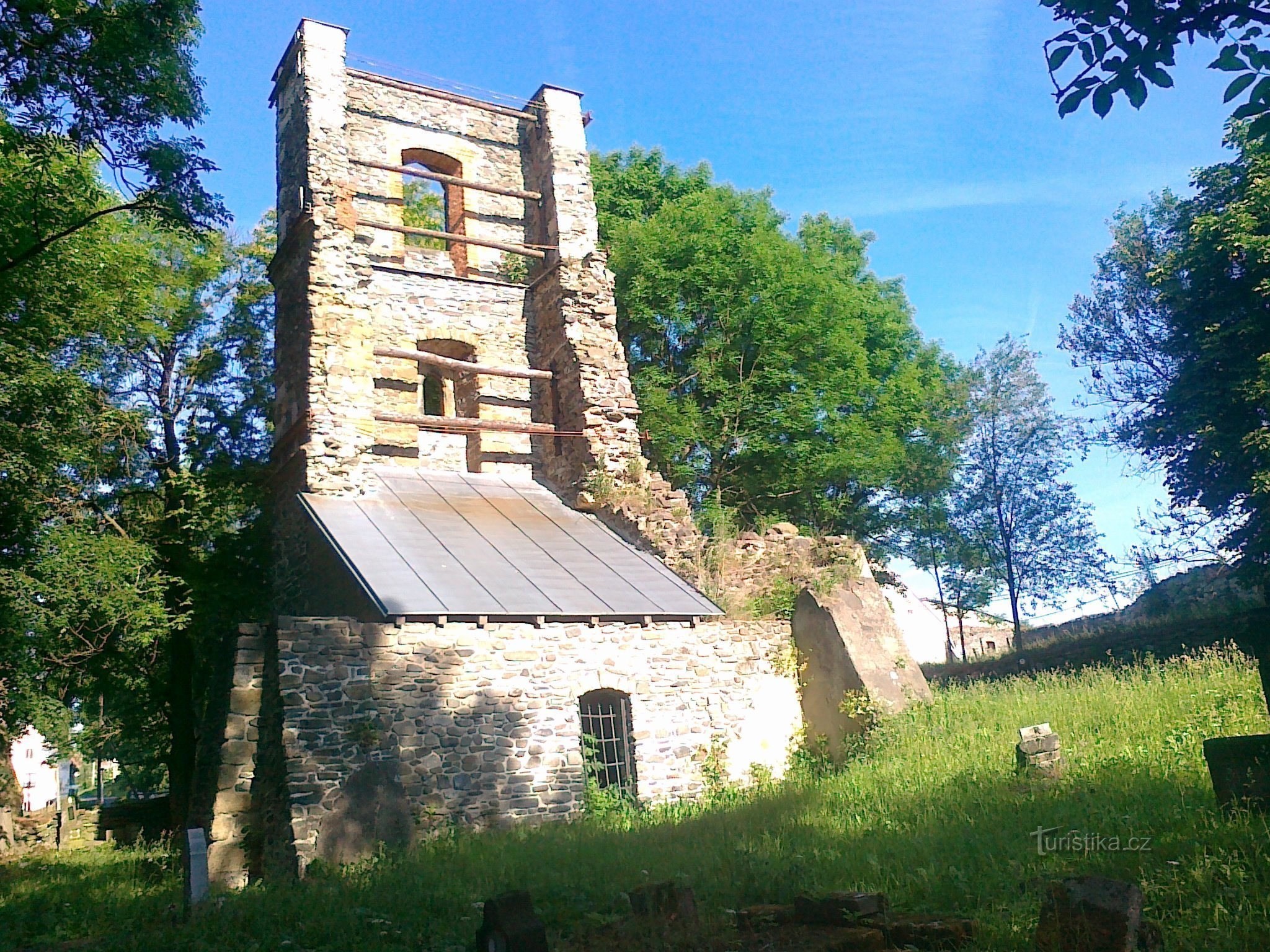 Zerstörter Glockenturm.