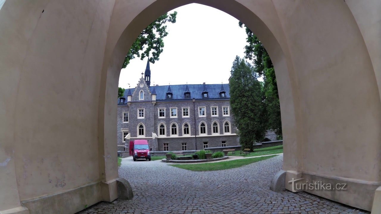 Zruč nad Sázavou - sentier didactique à travers le parc du château