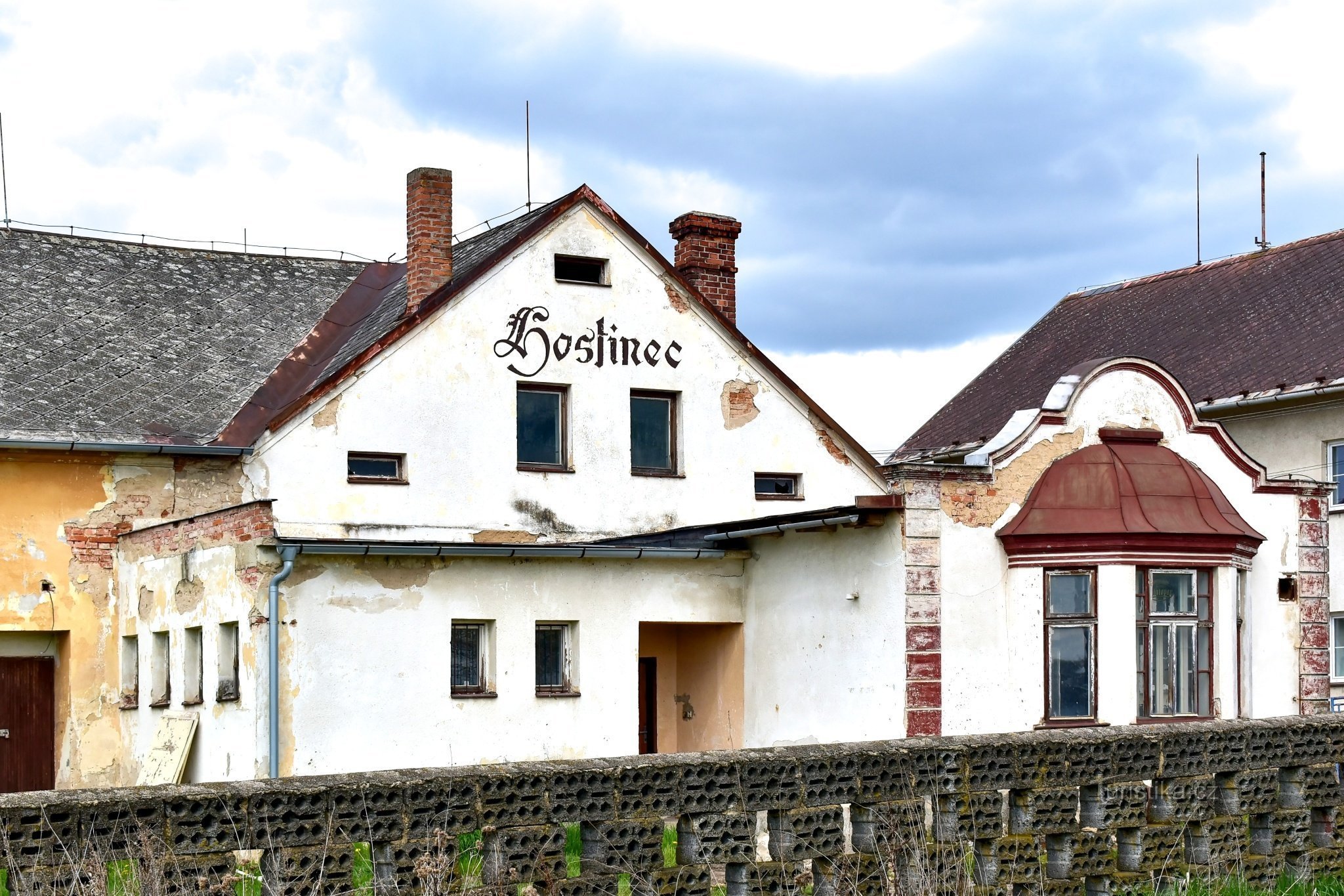 Canceled pub in Úvalno