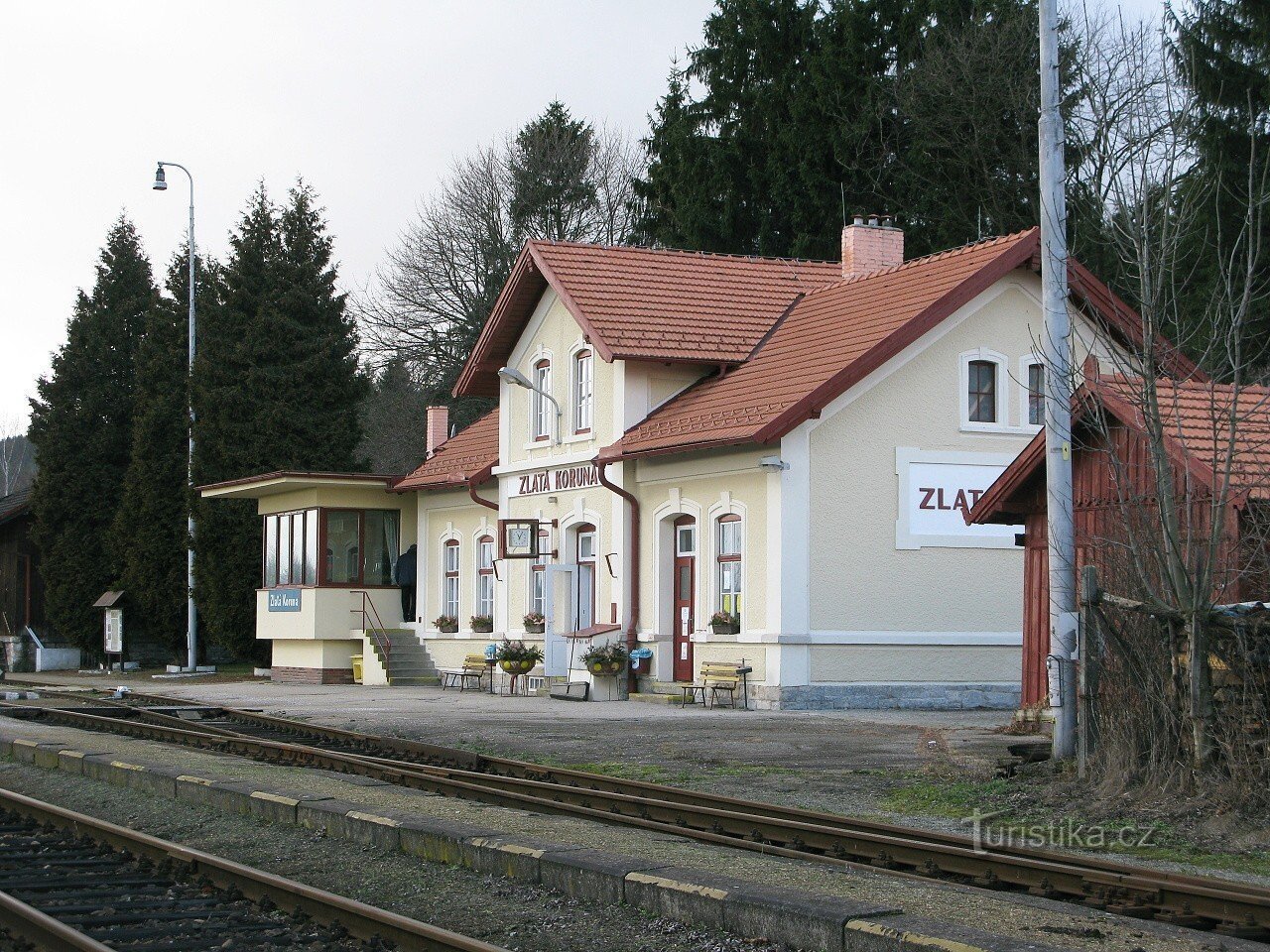 Zlatá Koruna-spoorlijn - startpunt van de TZ naar de berg Kleť