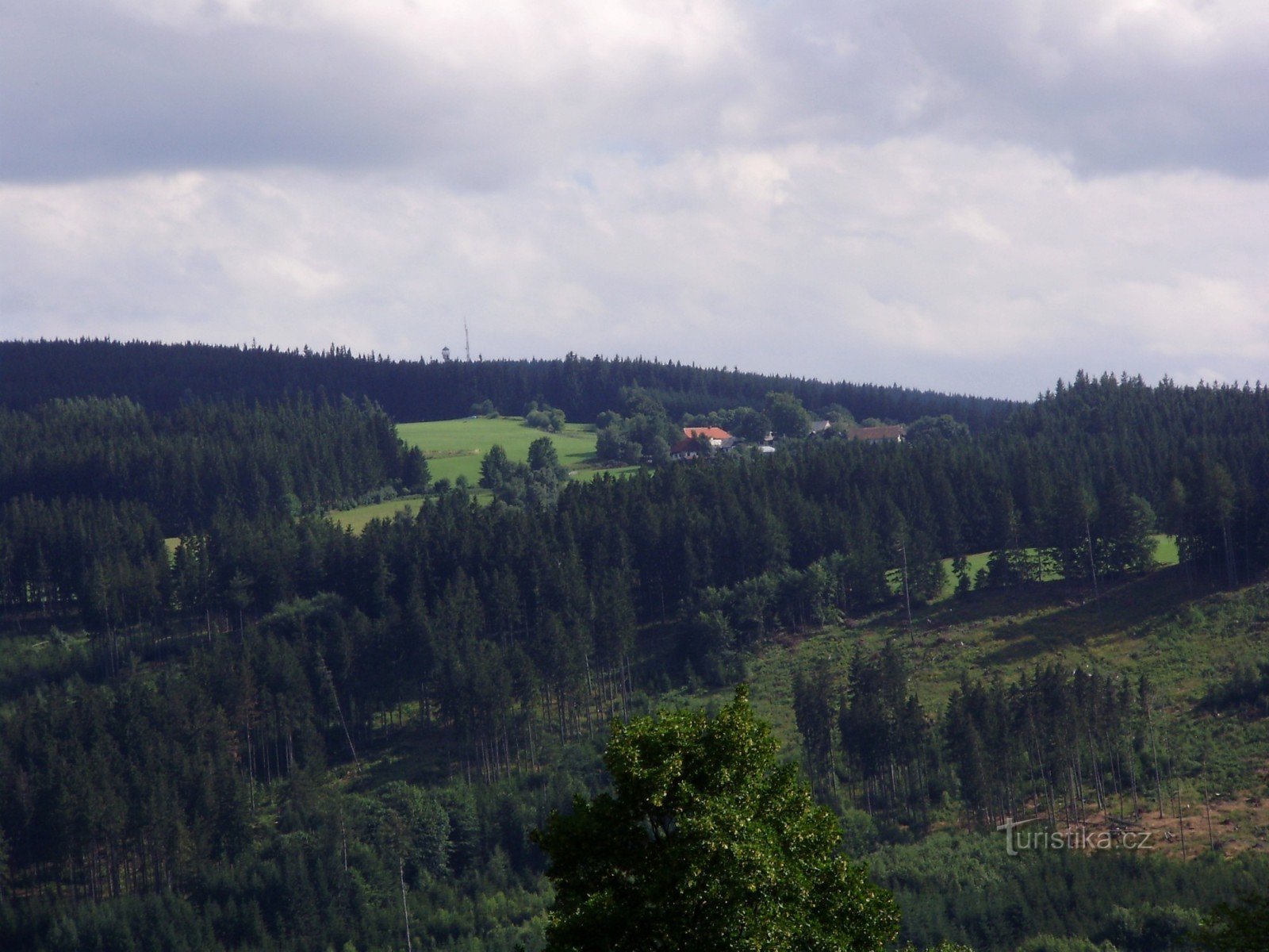 Montagne Zuklín et Javorník depuis Malč
