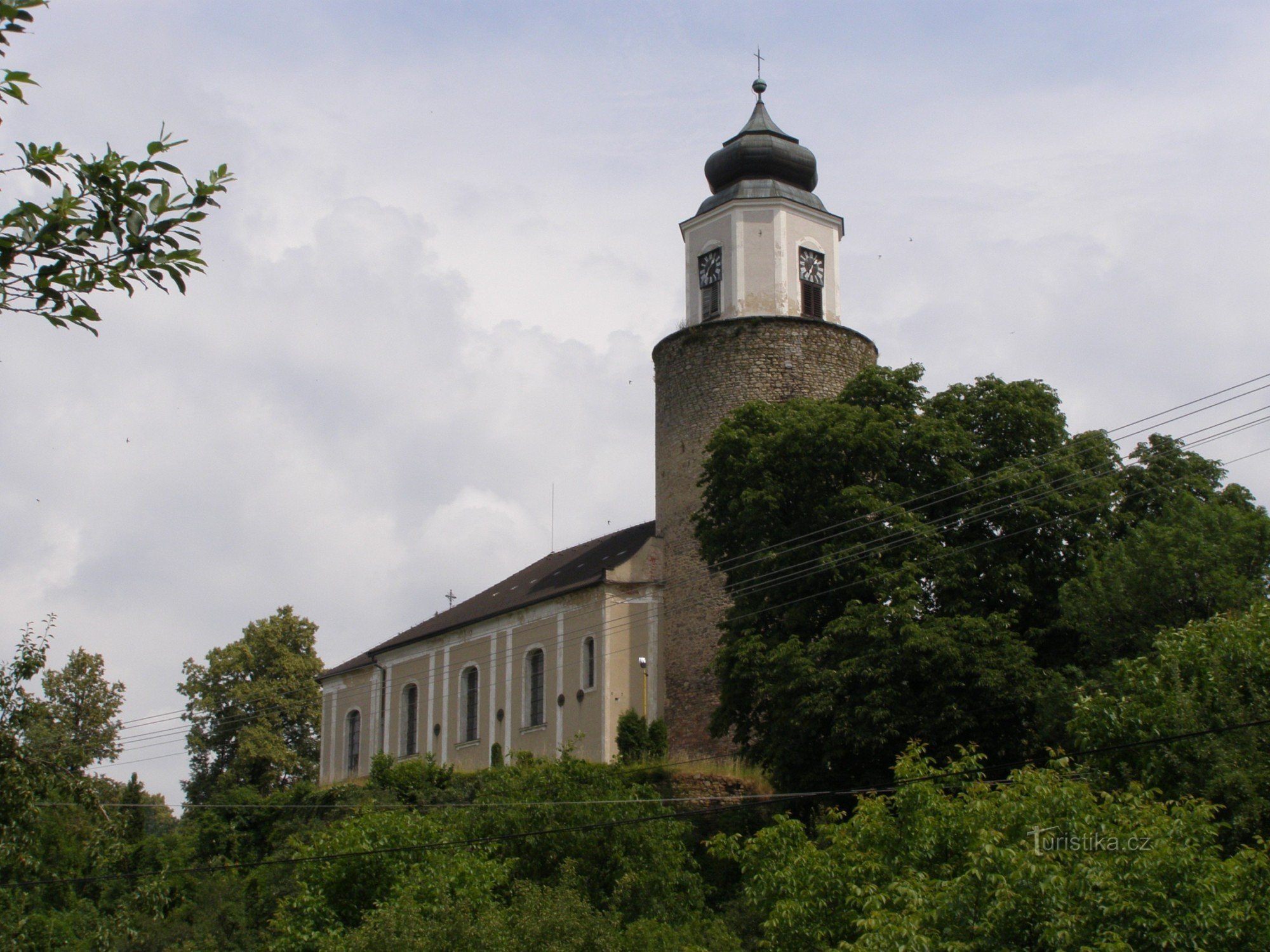 Žulová - Kirche St. Josef mit dem Burgturm