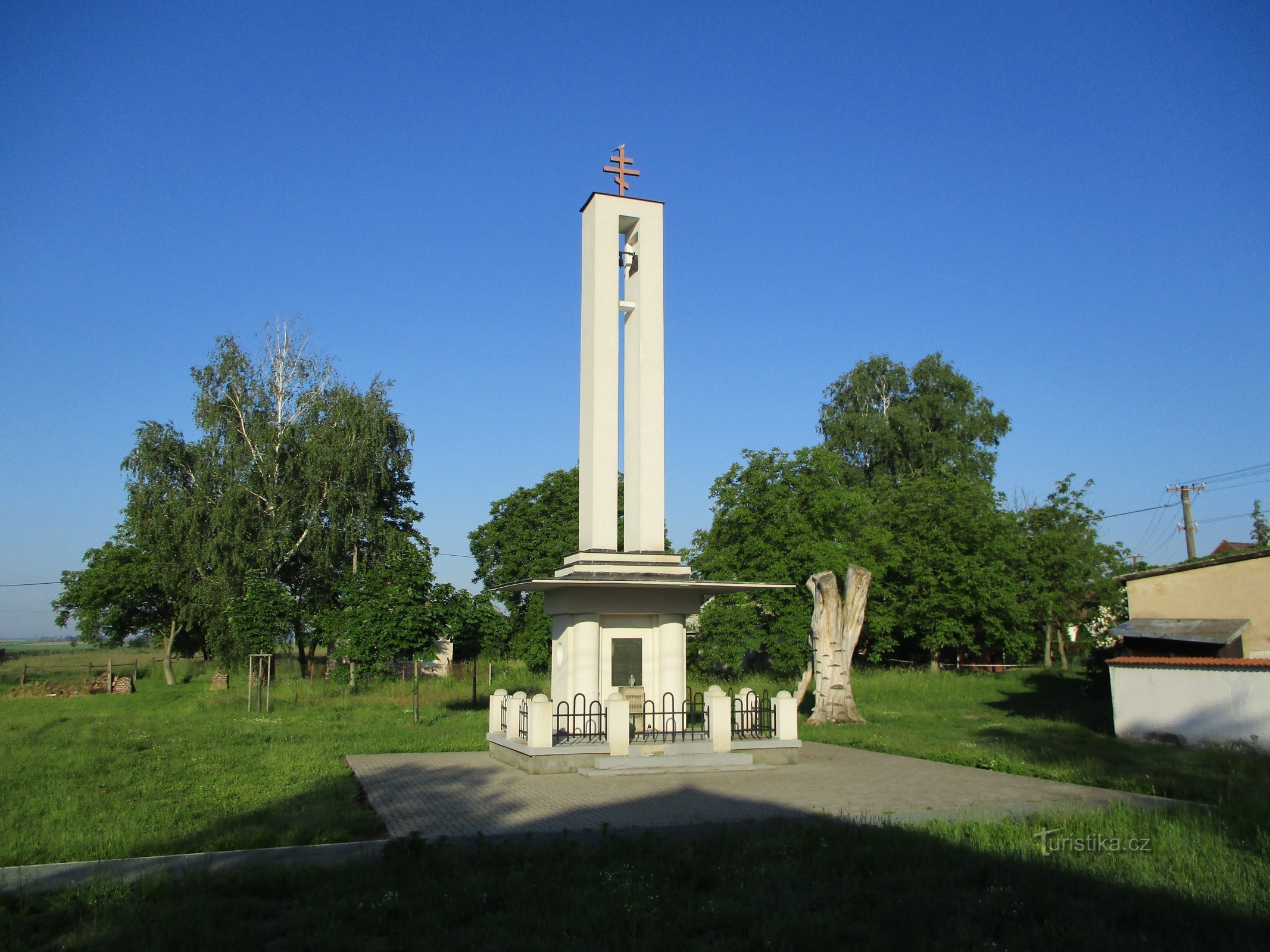 Klokketårn i den tjekkoslovakiske kirke (Praskačka)