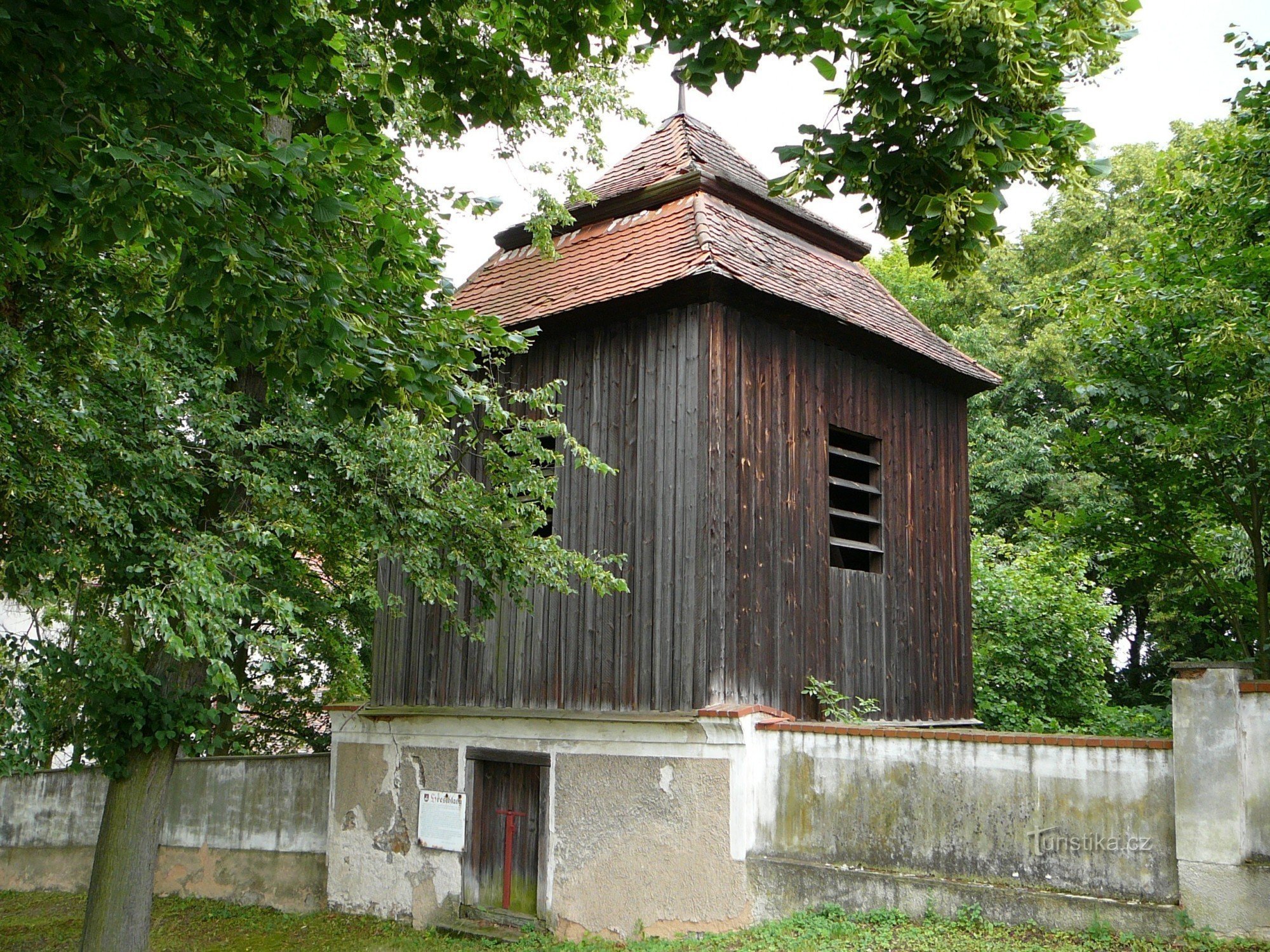 Zvonice hřešihlavského kostela