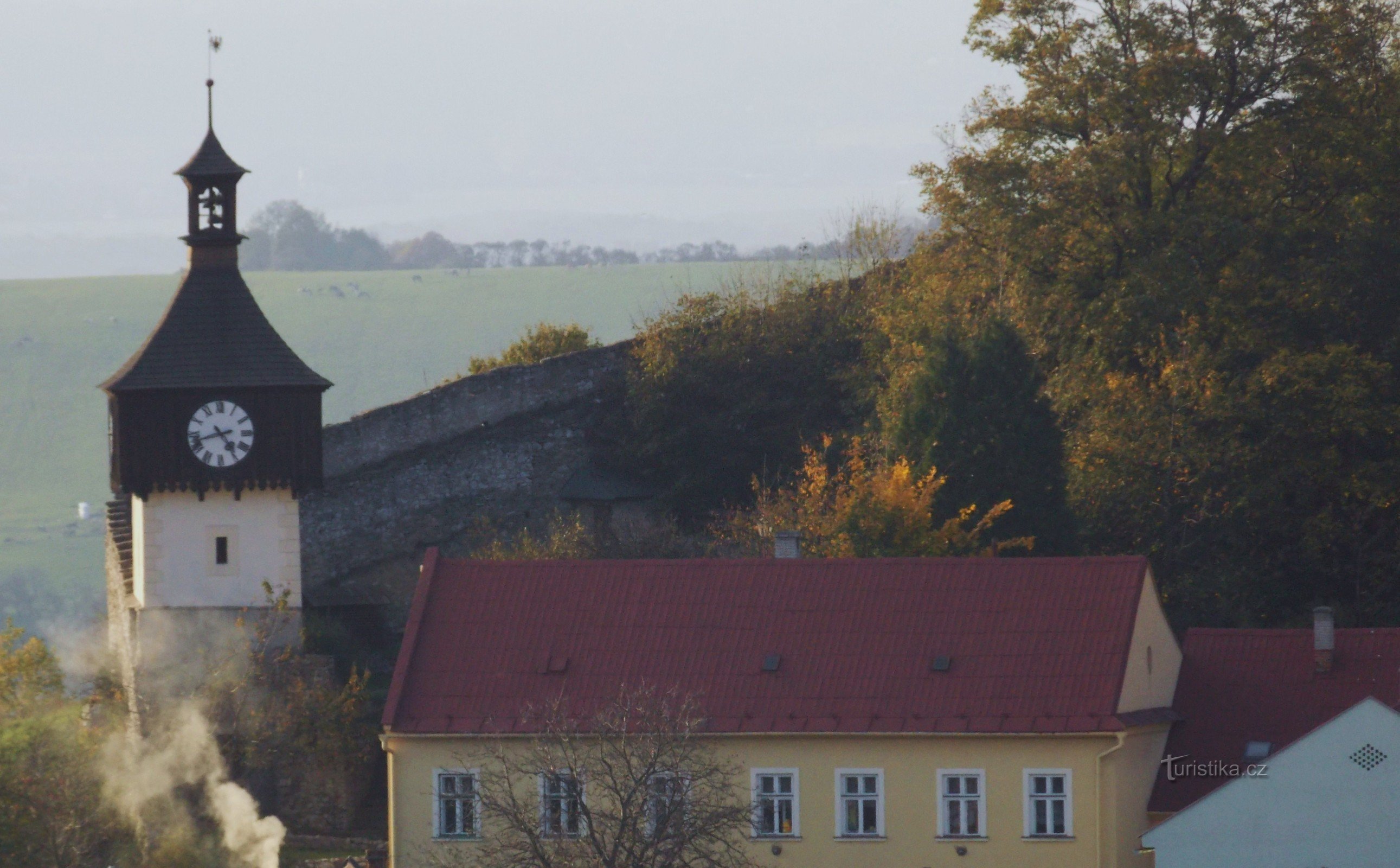 Glockenturm der Kirche St. Bartholomäus in Stramberk