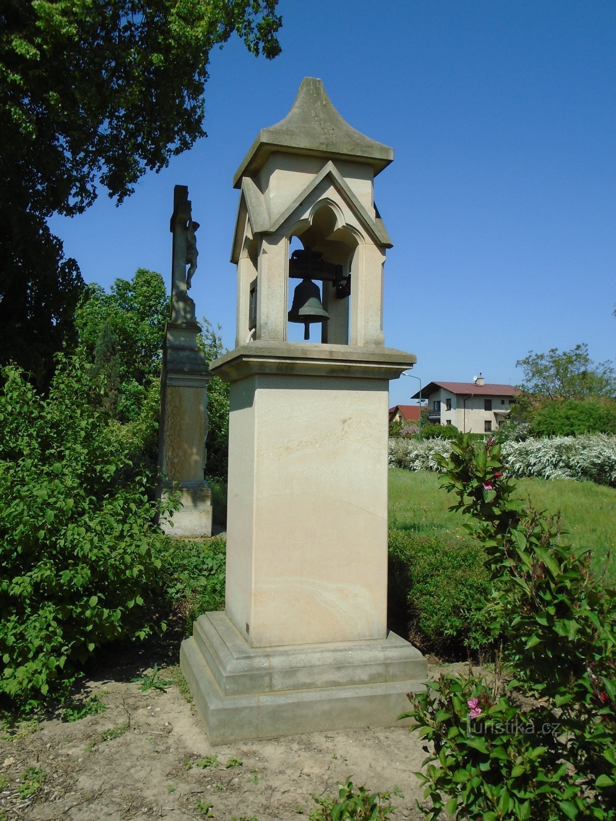 Campanario en el extremo inferior (Roudnice)