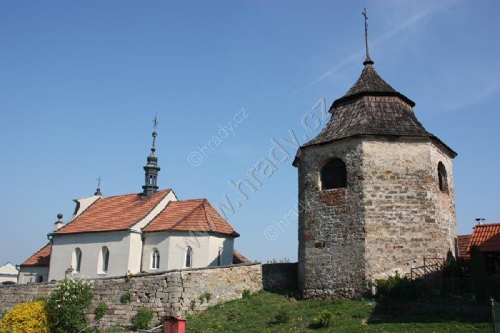 zvonice u kostela Nalezení sv. Kříže