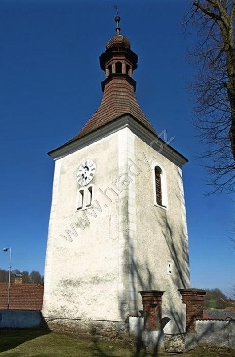 zvonice u kostela Narození Panny Marie