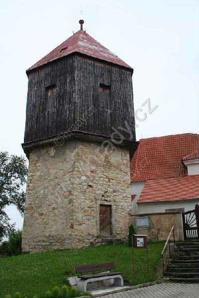 zvonice u kostela sv. Mikuláše