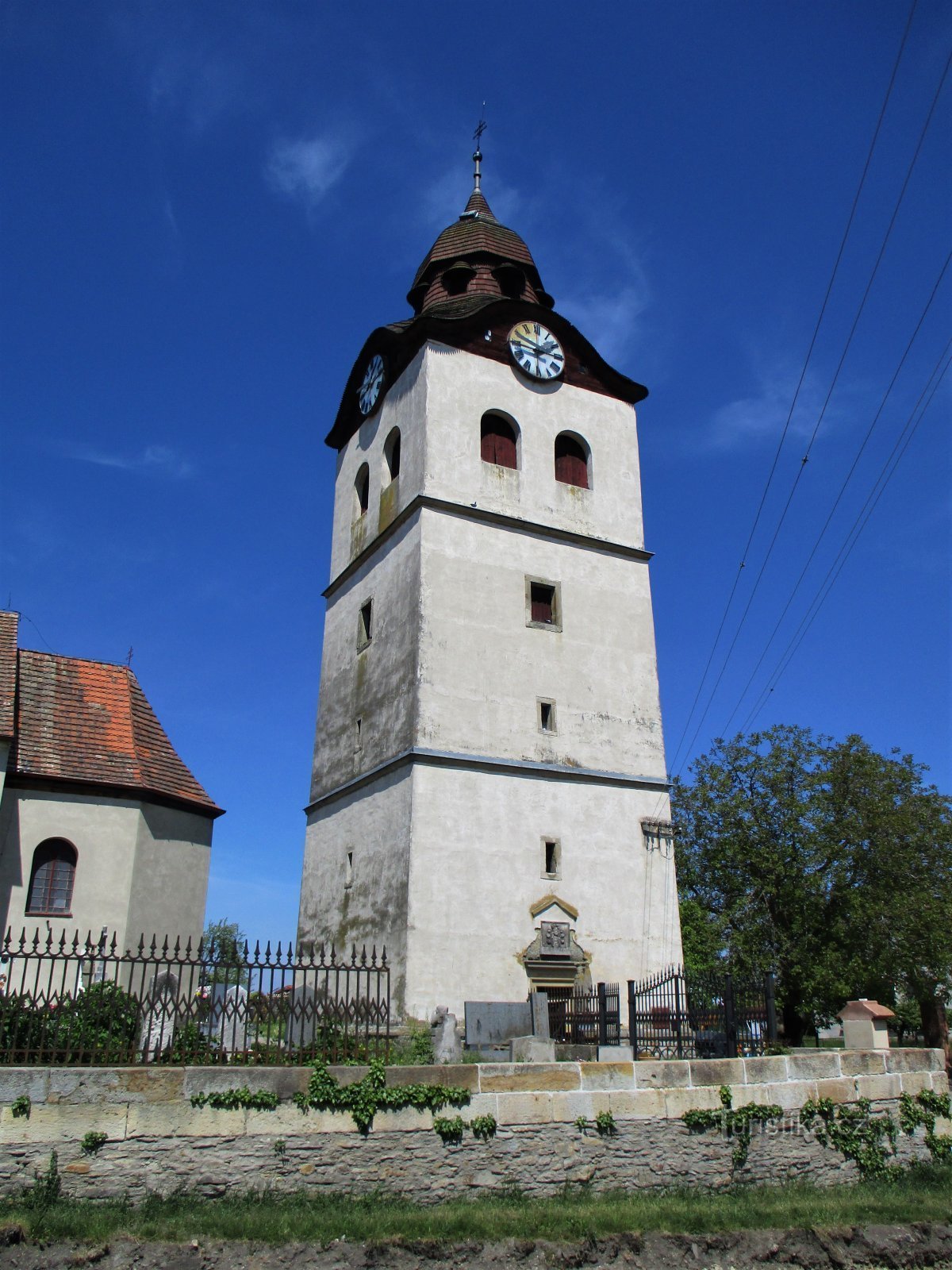 Campanario de la iglesia de St. Nicolás (Bohuslavice nad Metují, 18.5.2020/XNUMX/XNUMX)