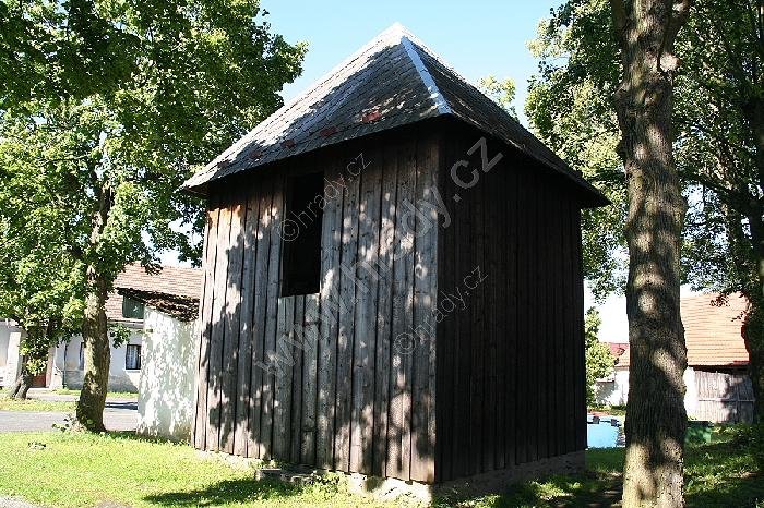 zvonice u kostela Všech svatých