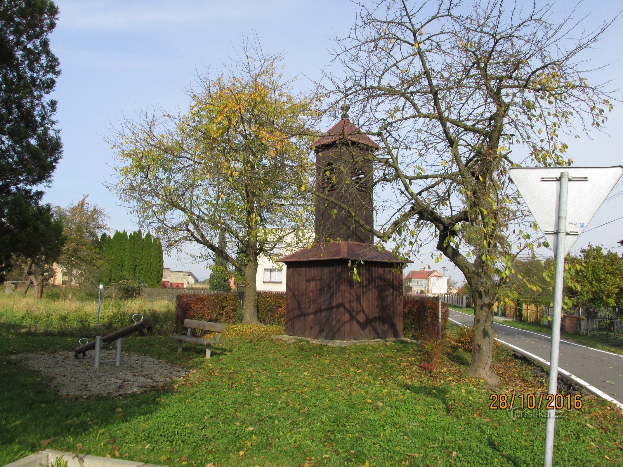 Glockenturm in Dolní Datyny