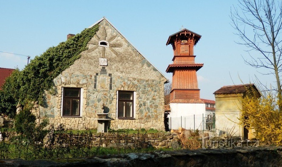Glockenturm im Gebäude
