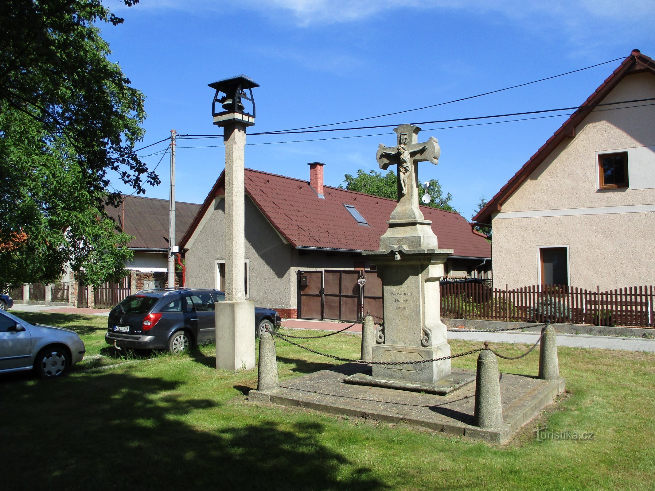 Campana y cruz (Rasošky)