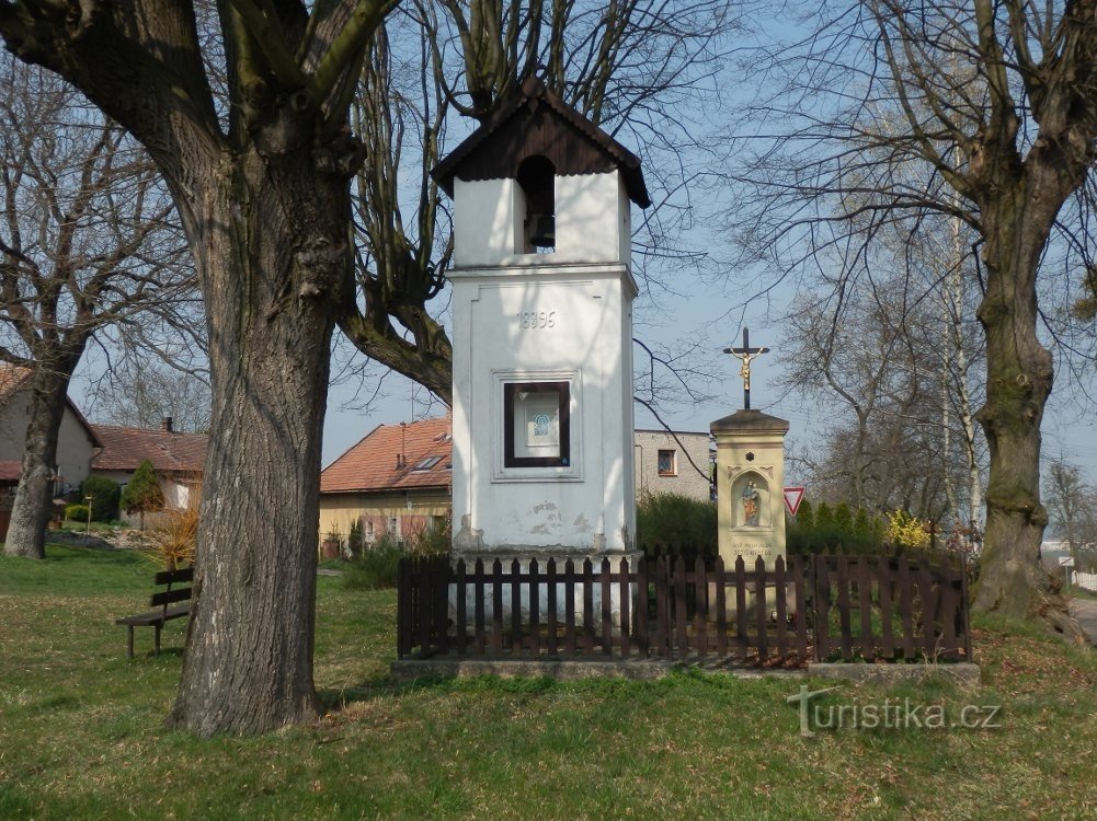 Cloche avec une croix