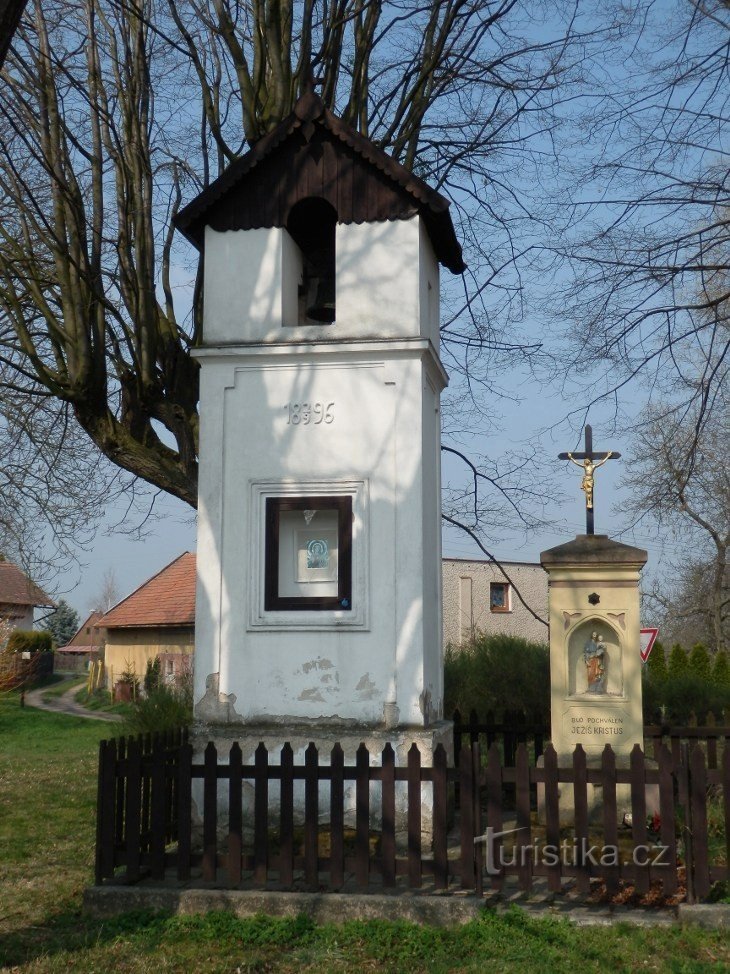 Glocke mit einem Kreuz